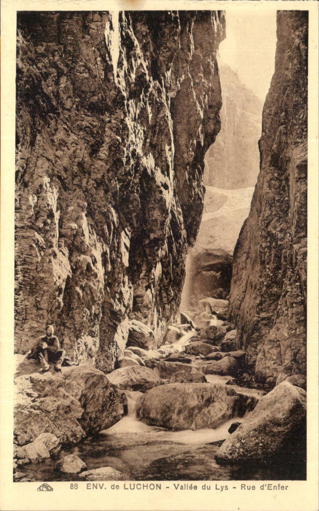 CPA Surroundings of Luchon the valley of the Lily Street of hell
