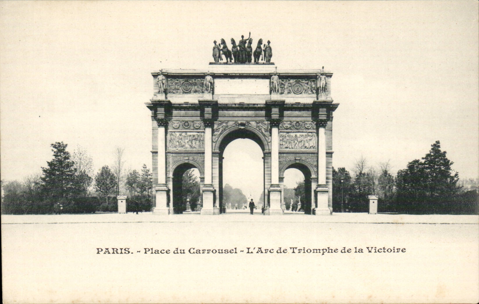 Paris CPA Place du Carrousel L'arc de triomphe de la Victoire