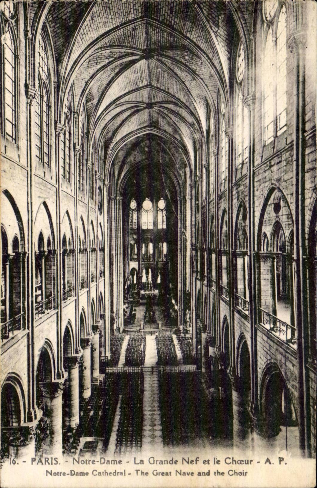 Paris CPA Notre Dame La grande nef et le choeur 