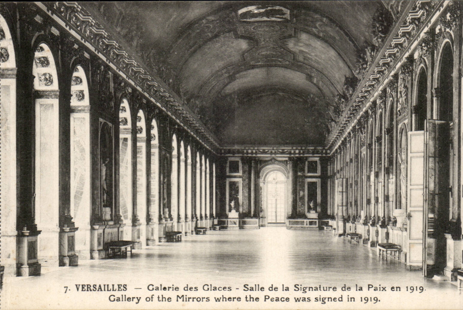 CPA Versailles Gallery of the ices Room of the Signature of peace in 1919