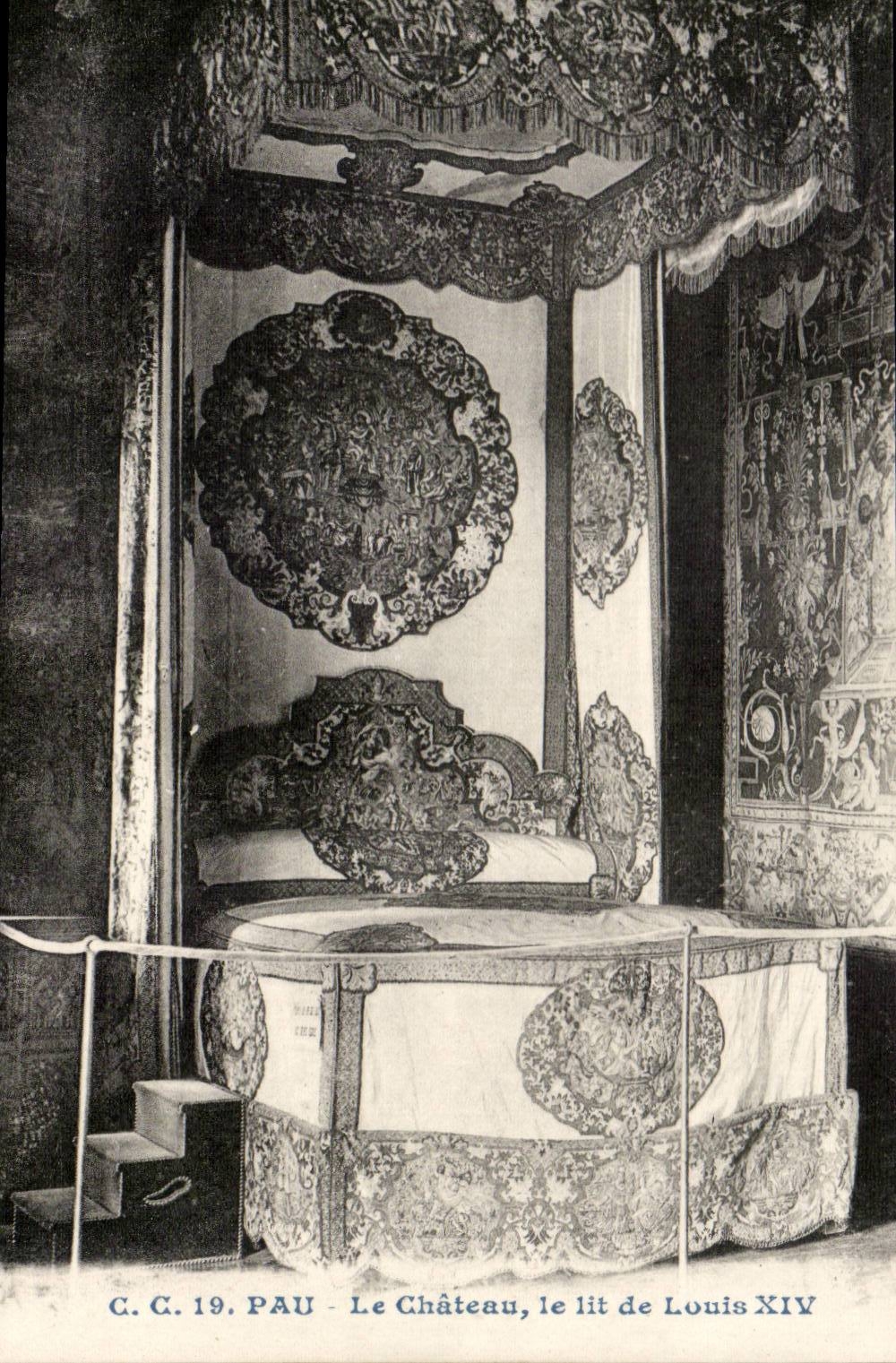 Pau CPA Castle Henri IV bed of Louis XIV