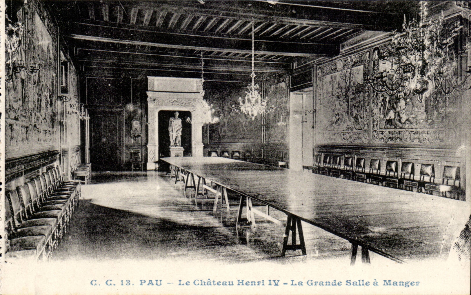 Schloss Henri Pau-CPA IV das grosse Esszimmer