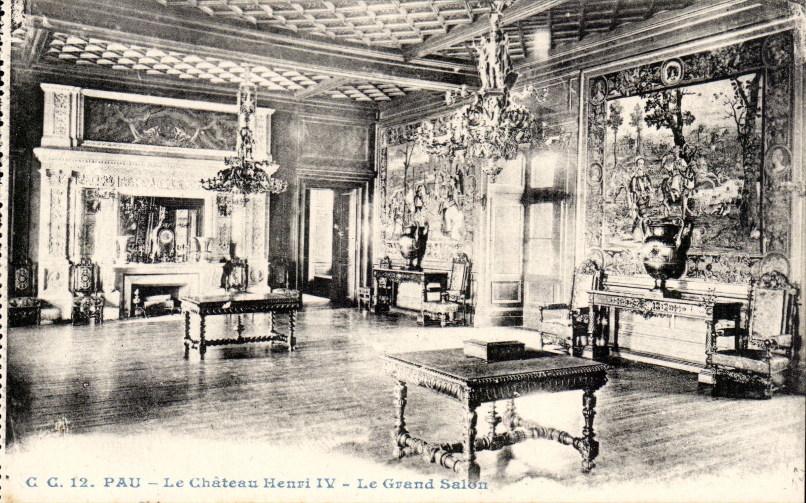 Schloss Henri Pau-CPA IV das grosse Wohnzimmer
