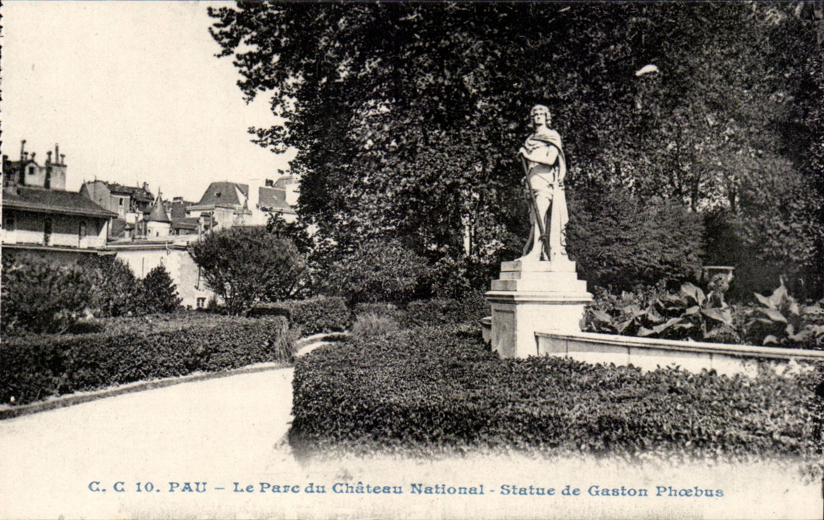 Pau CPA the park of the national castle Statue of Gaston Phoebus