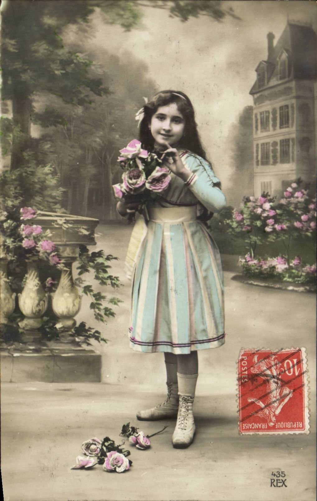 Fantasy - Child - charming little girl clutching bouquet - - CPA