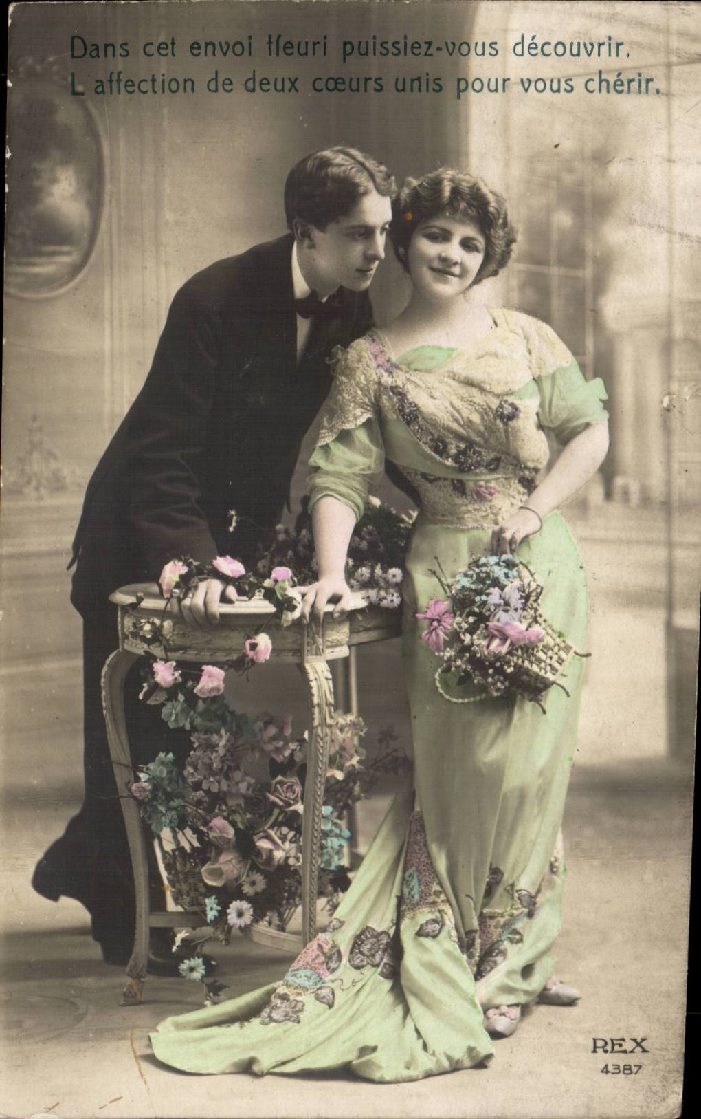 Fantaisie - Couple - Dans cet envoi fleuri puissiez -vous decouvrir l'affection de deux coeurs unis - CPA