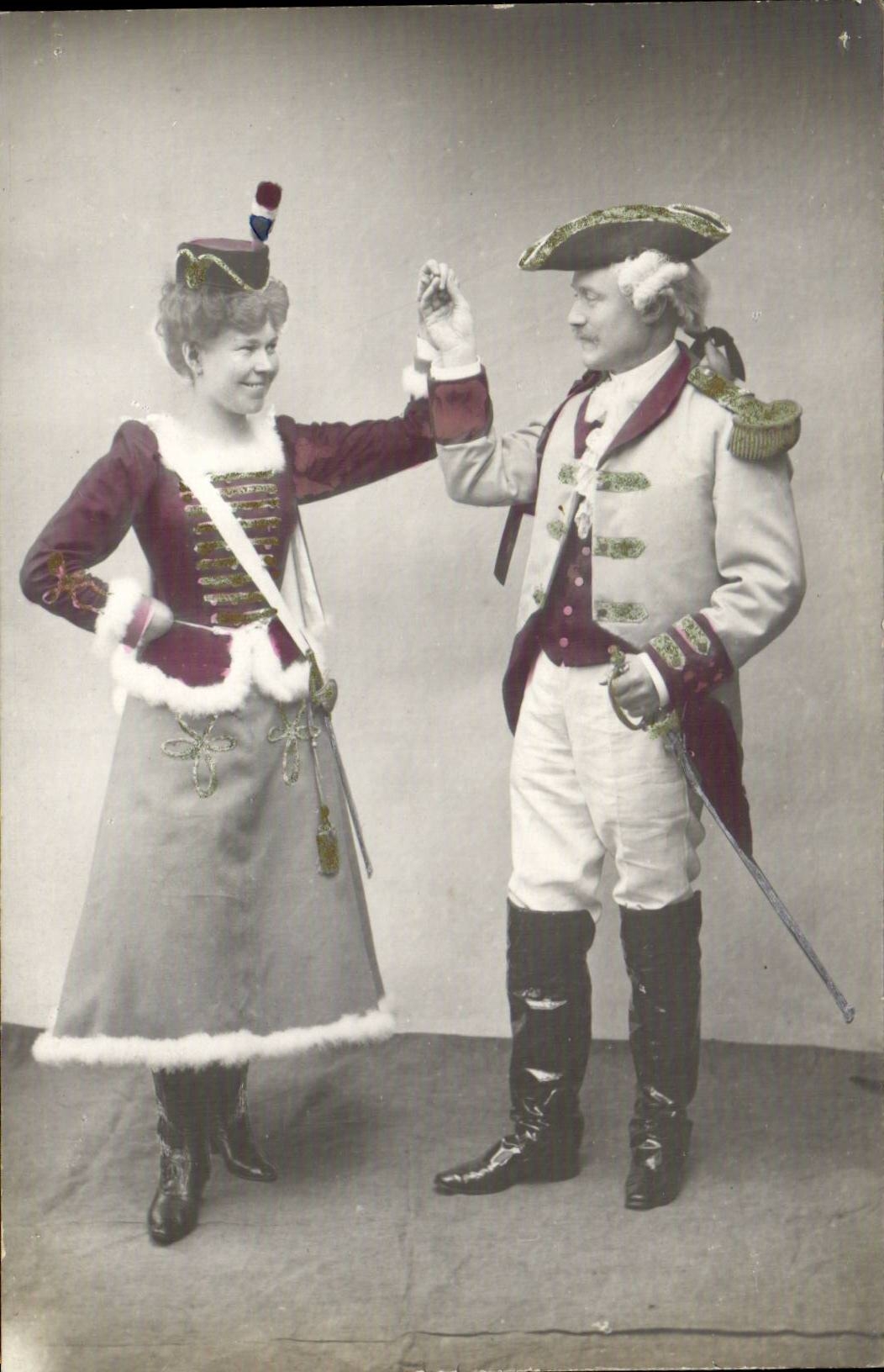 Fantaisie - Couple in noble costumes CPA