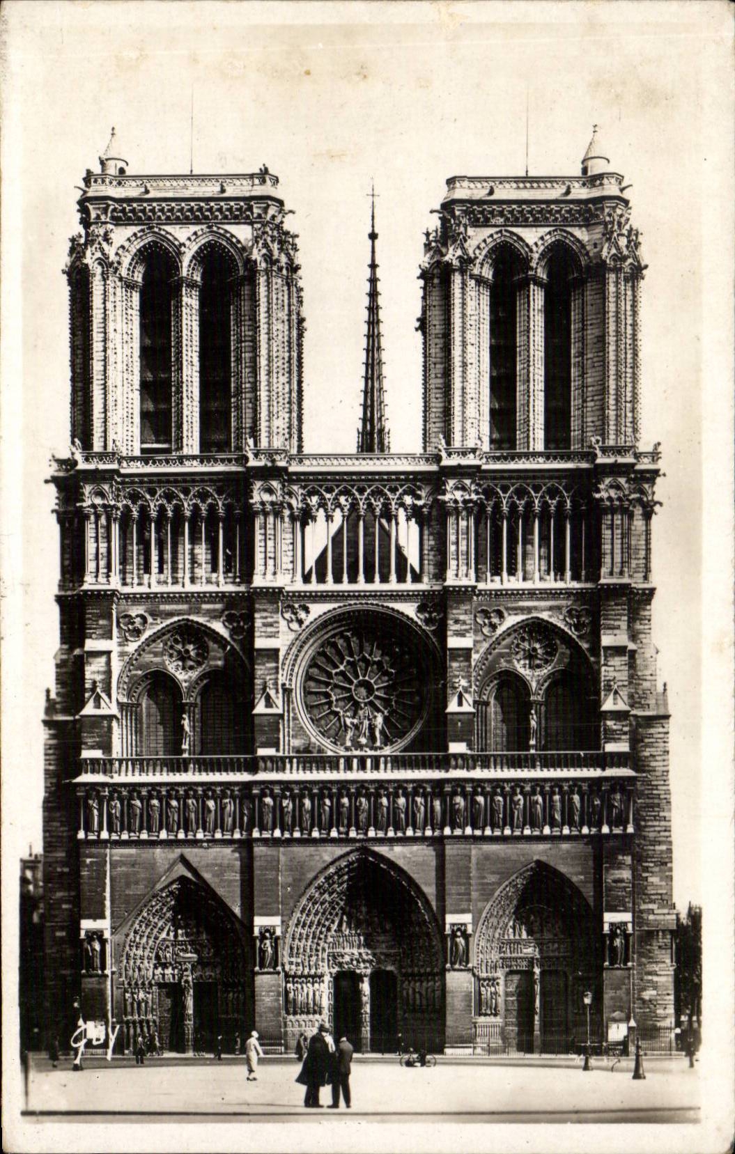 Paris - 4 - Notre Dame - CPA 