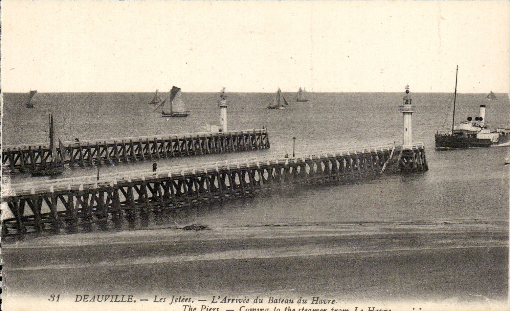Deauville - Piers - Arrival of the Boat of Le Havre - CPA