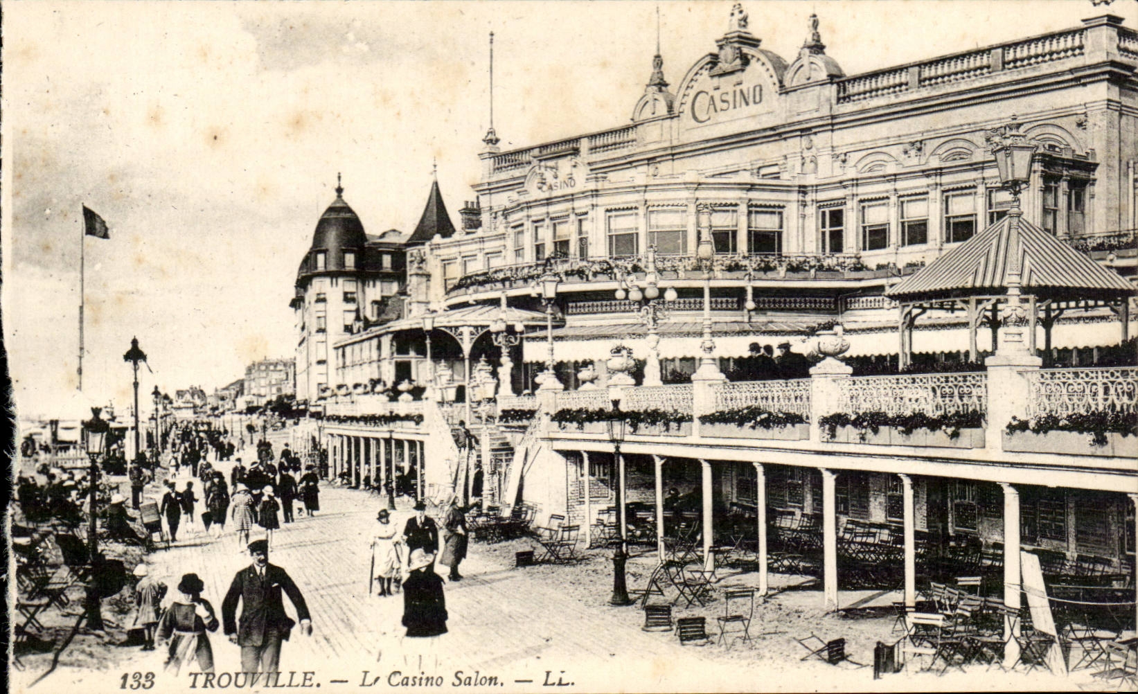 Trouville - the Casino Living room - CPA