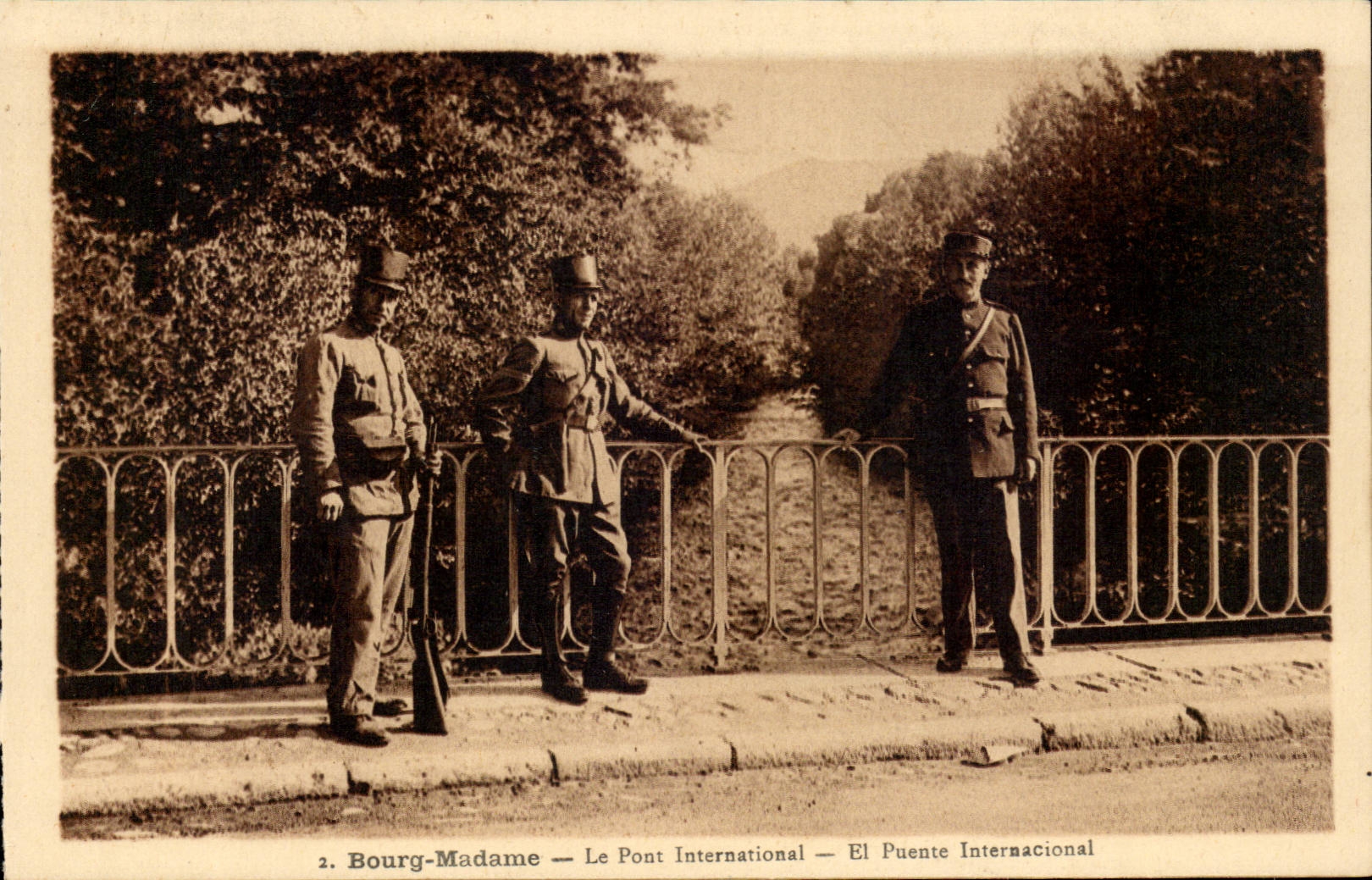 Borough Madam - Militaria - Soldier - the Bridge International - El Puente - CPA (customs customs zoll customs)