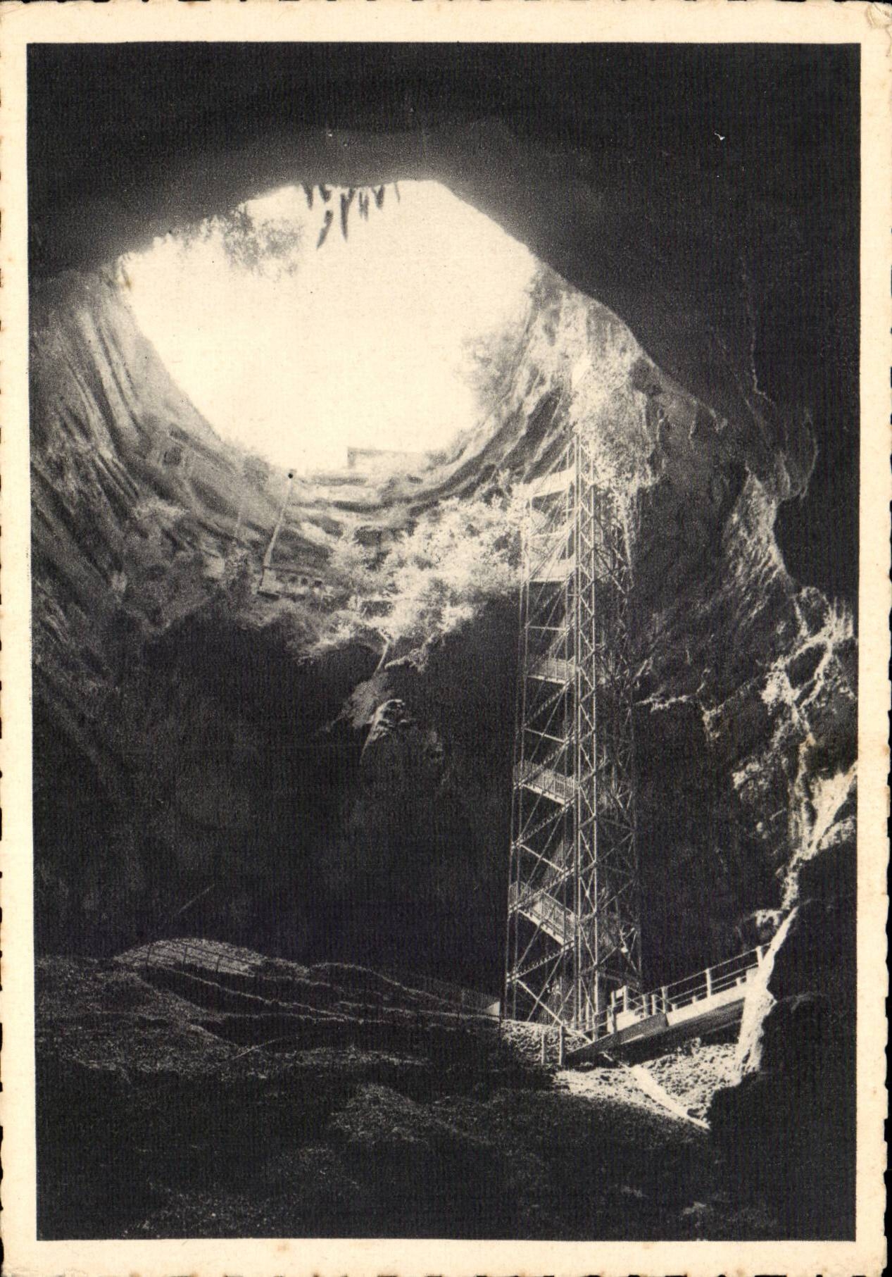 The Famous Batch - Pit of Padirac - the Opening - CPA