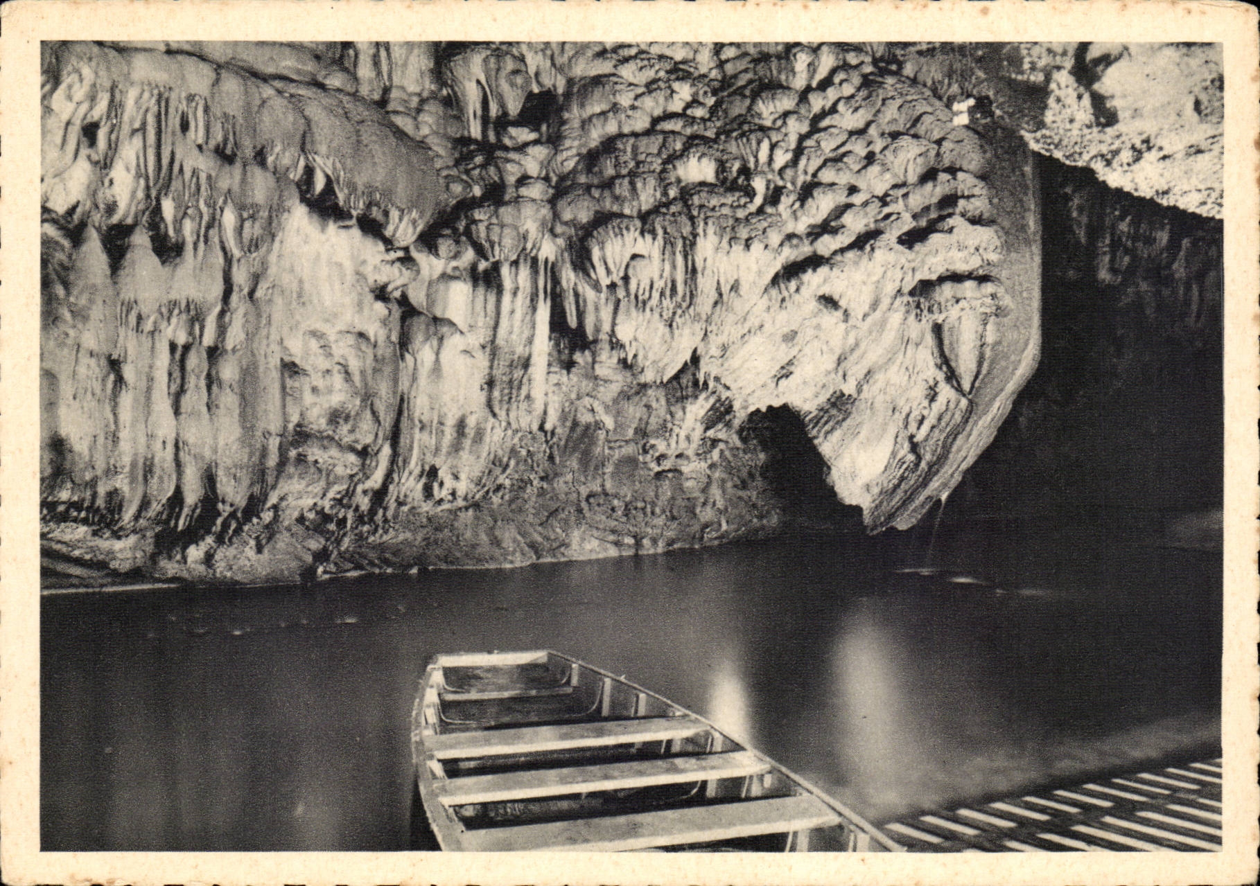 The Famous Batch - Pit of Padirac - the Whining ones of the lake of the Rain - CPA