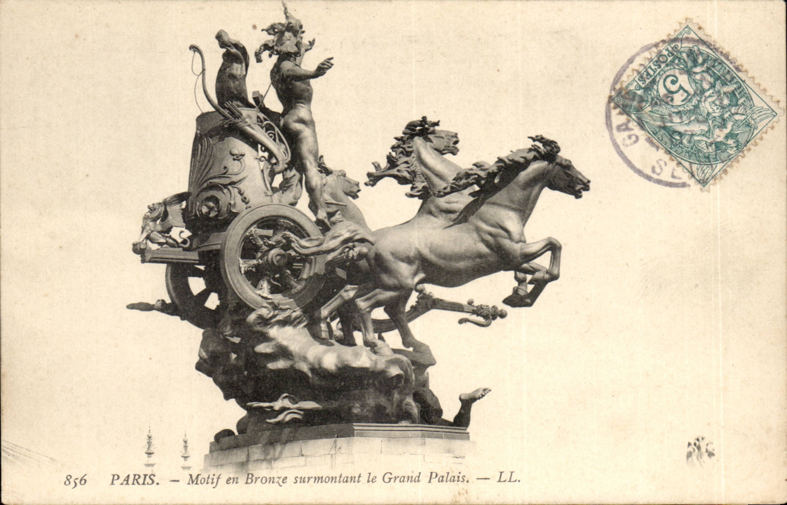 Paris - 8 - Reason Bronzes some surmounting Grand Palais CPA