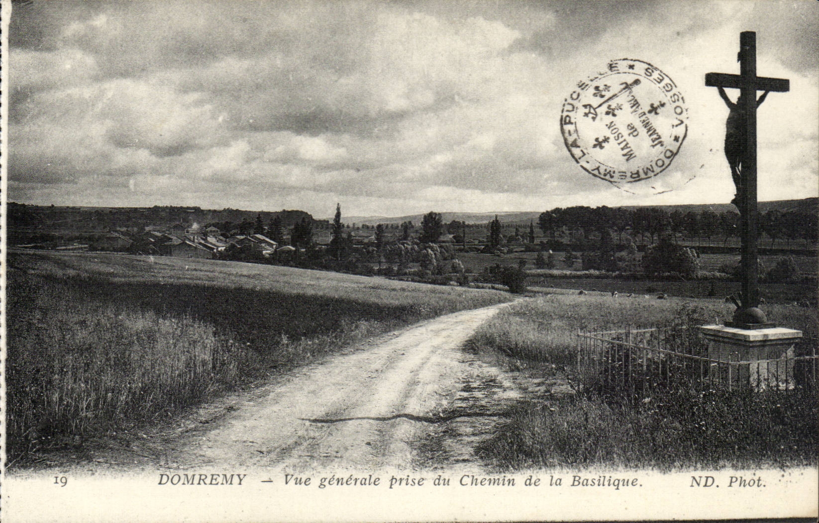 Domremy - Ansicht genommene Weise der Basilika - CPA