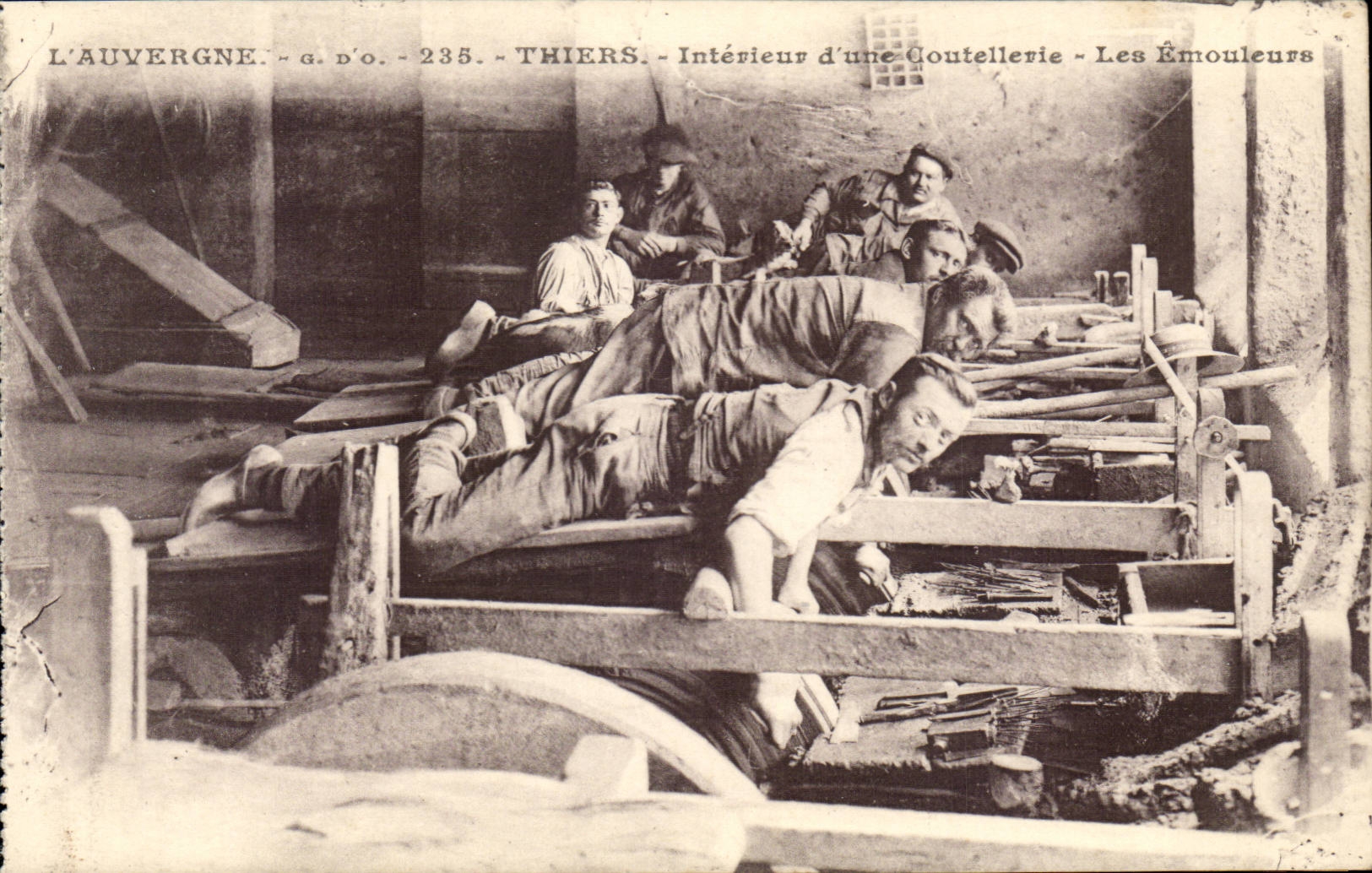 Auvergne - Thiers - Interior of a Cutlery - Emouleurs - CPA TOP (trades)