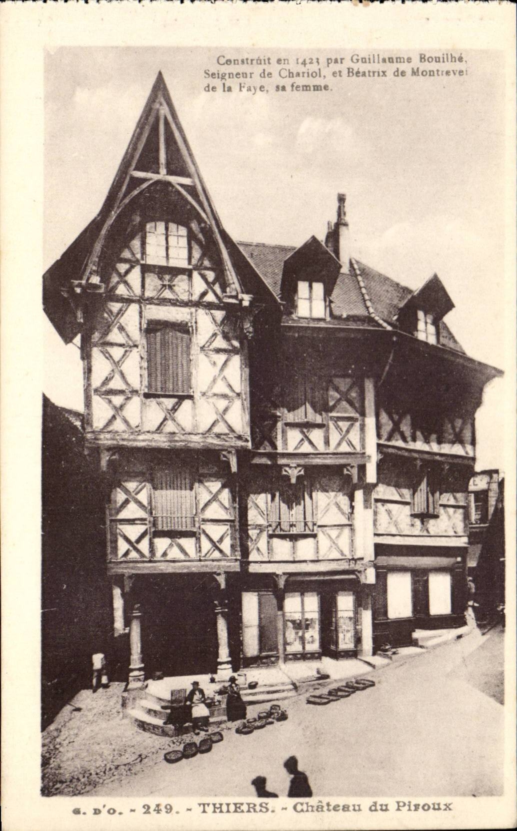 Thiers - Castle of Piroux - CPA