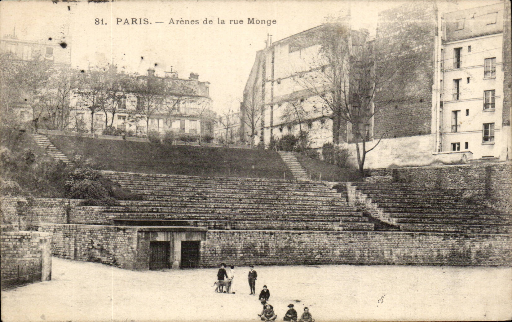 Paris - 5 - the Arena of the street Monge - enafants - dog - CPA