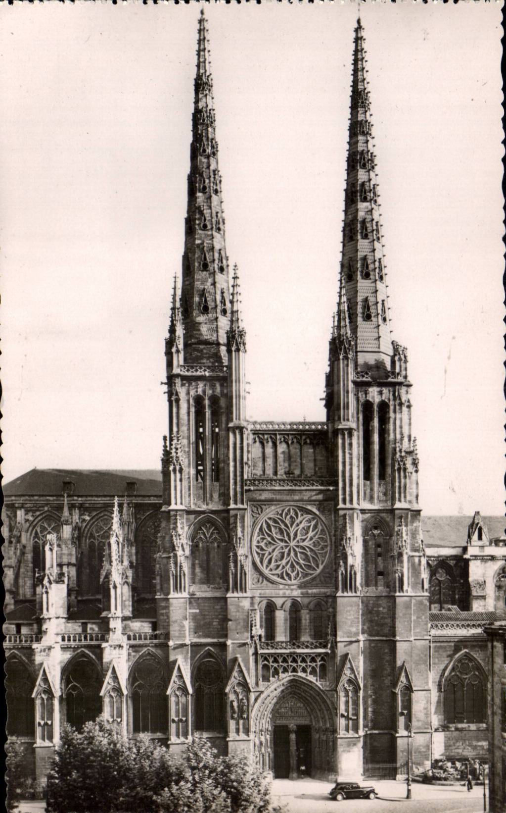 Bordeaux - Arrows of the Cathedral St Andre - CPA