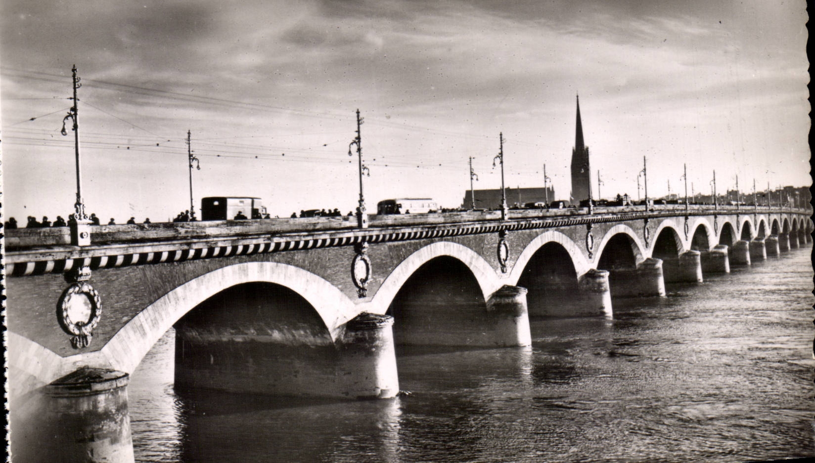 Bordeaux - the Bridge of Pierre and the Tower Saint Michel - CPA