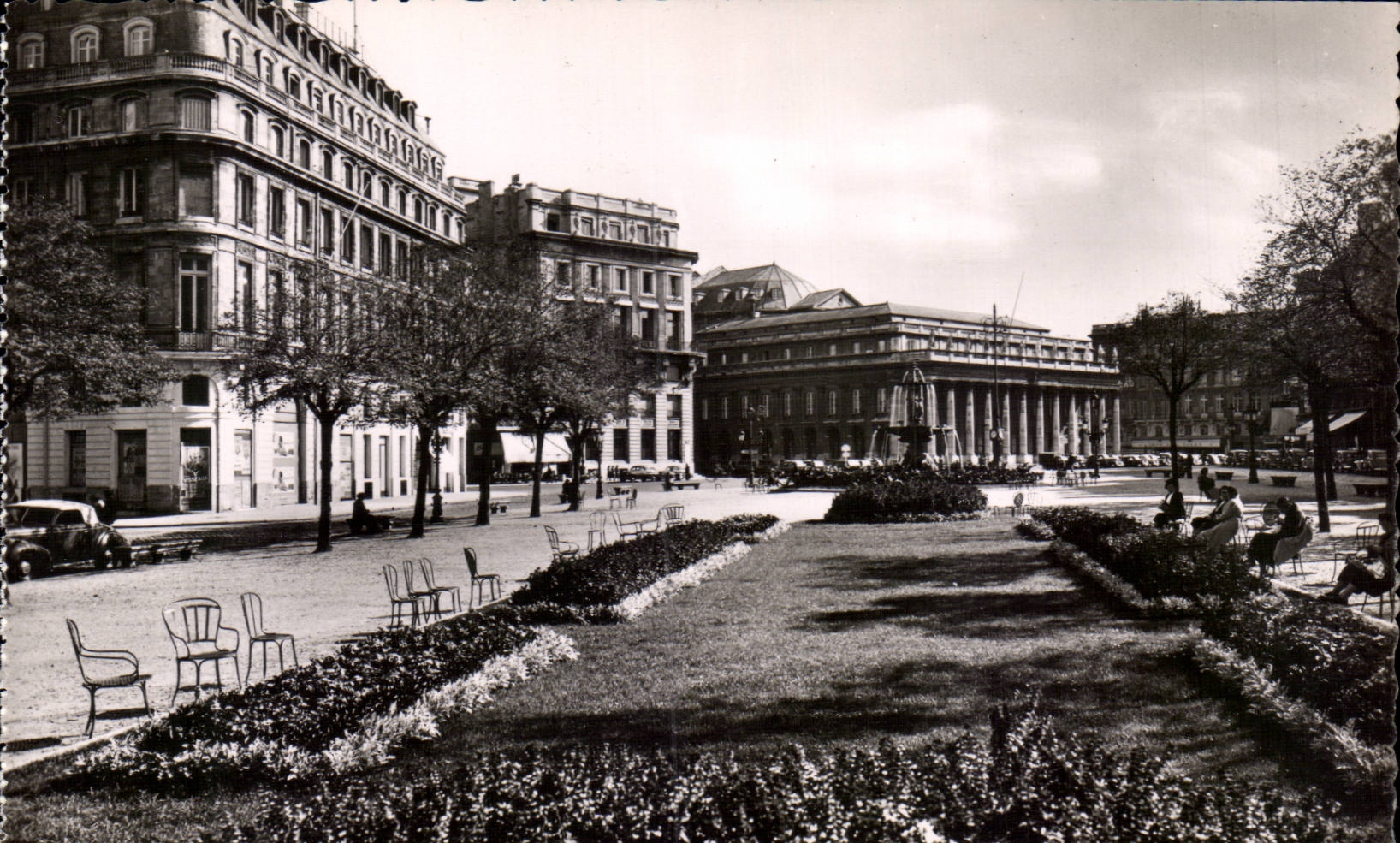 Bordeaux - Alleys of Tournay - the Garden - the Large Theater - CPA