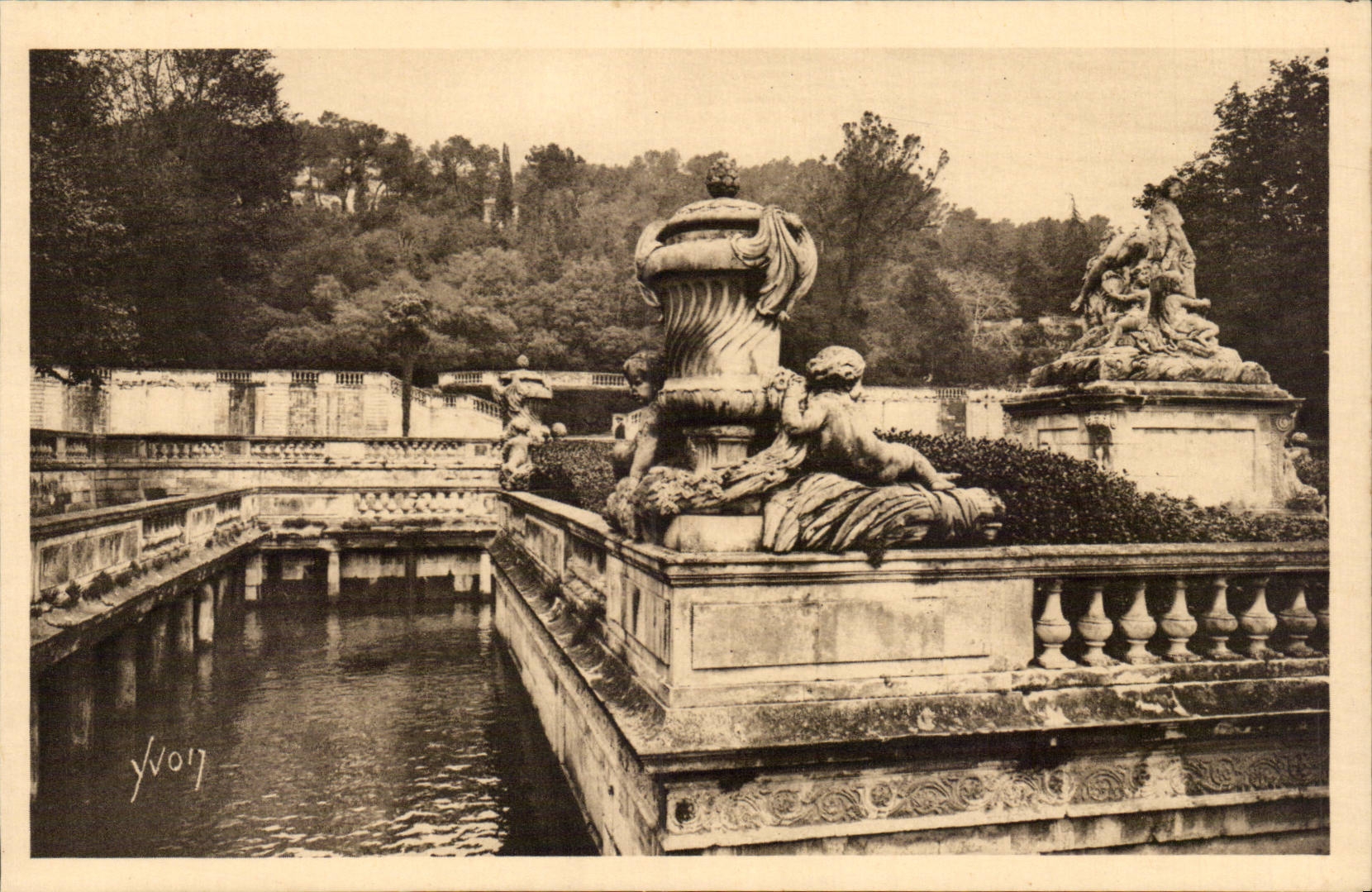 Nimes - weiches Frankreich - Garten des Brunnens - romische Bader - CPA