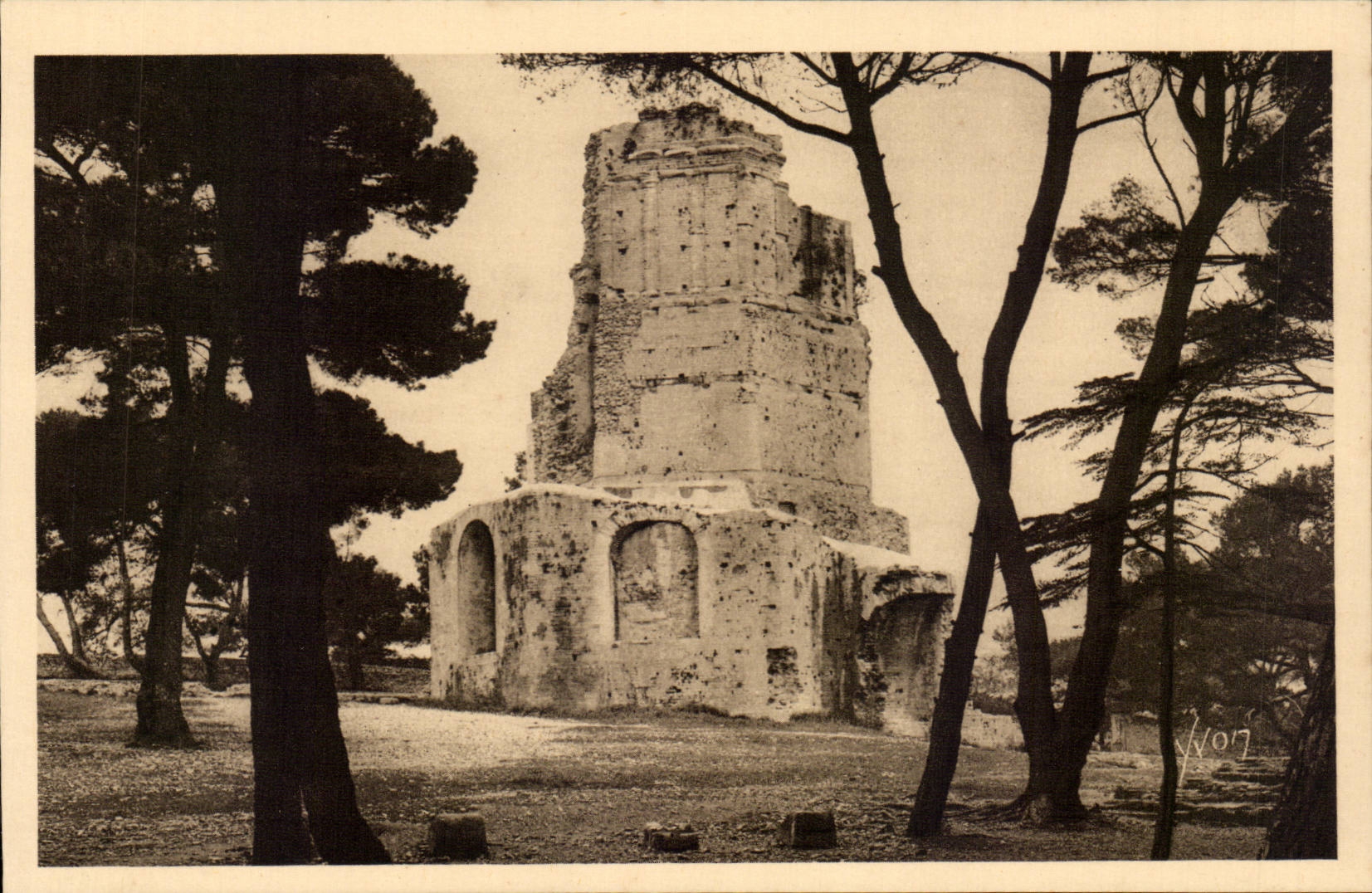 Nimes - der Magne Aufsatz - CPA