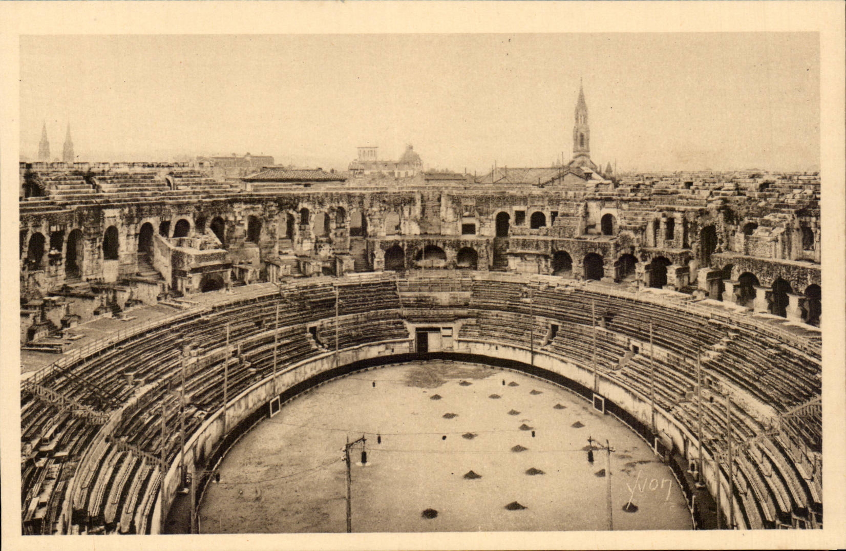 Nimes - Innenraum der Arena - CPA