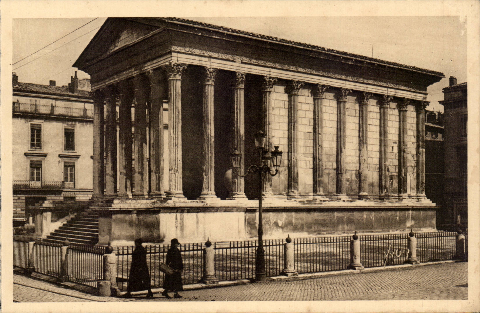 Nimes - Maison Carree - CPA