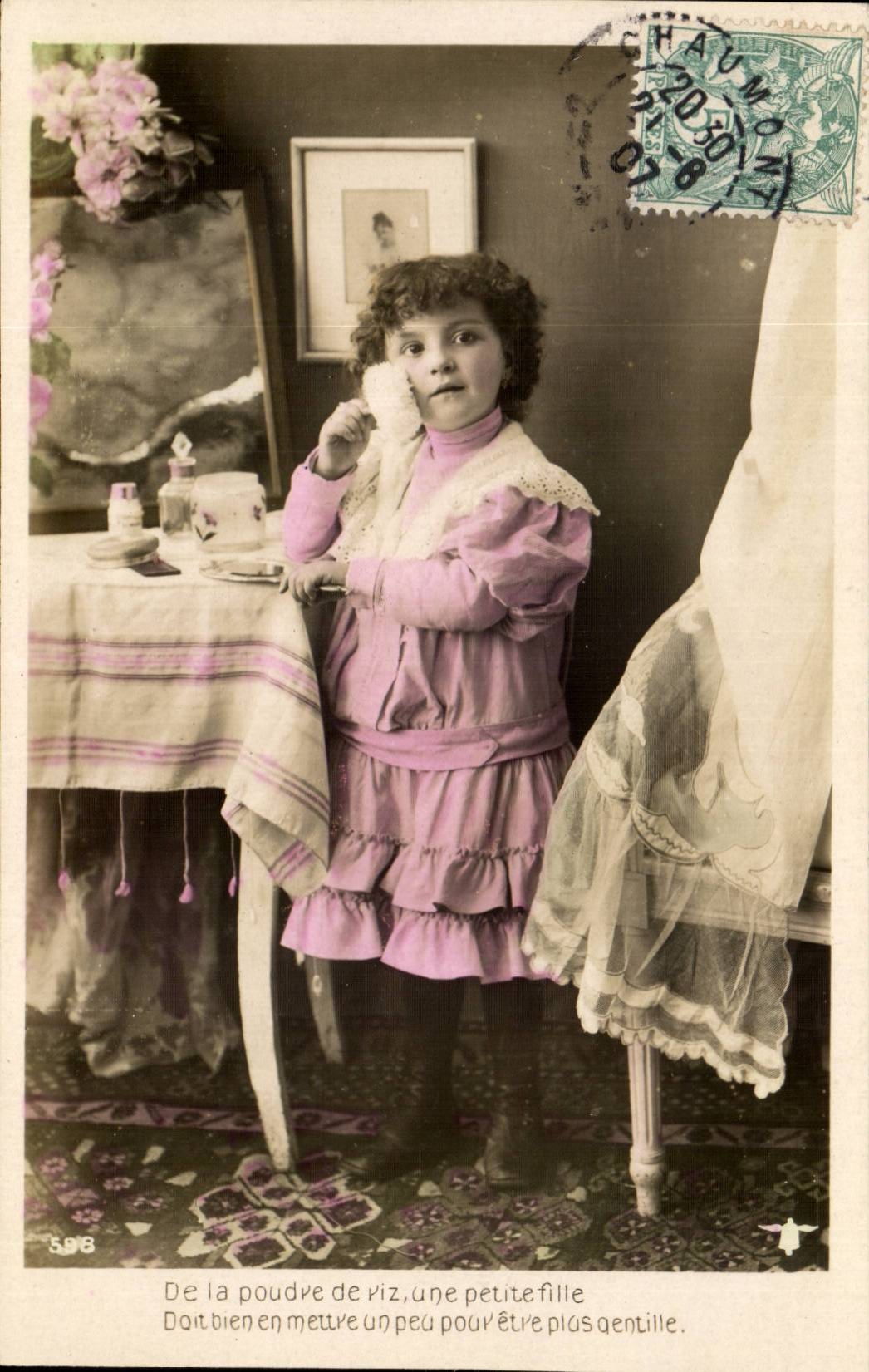 Fantasy - Children - Little girl playing with mama' S toiletries - CPA