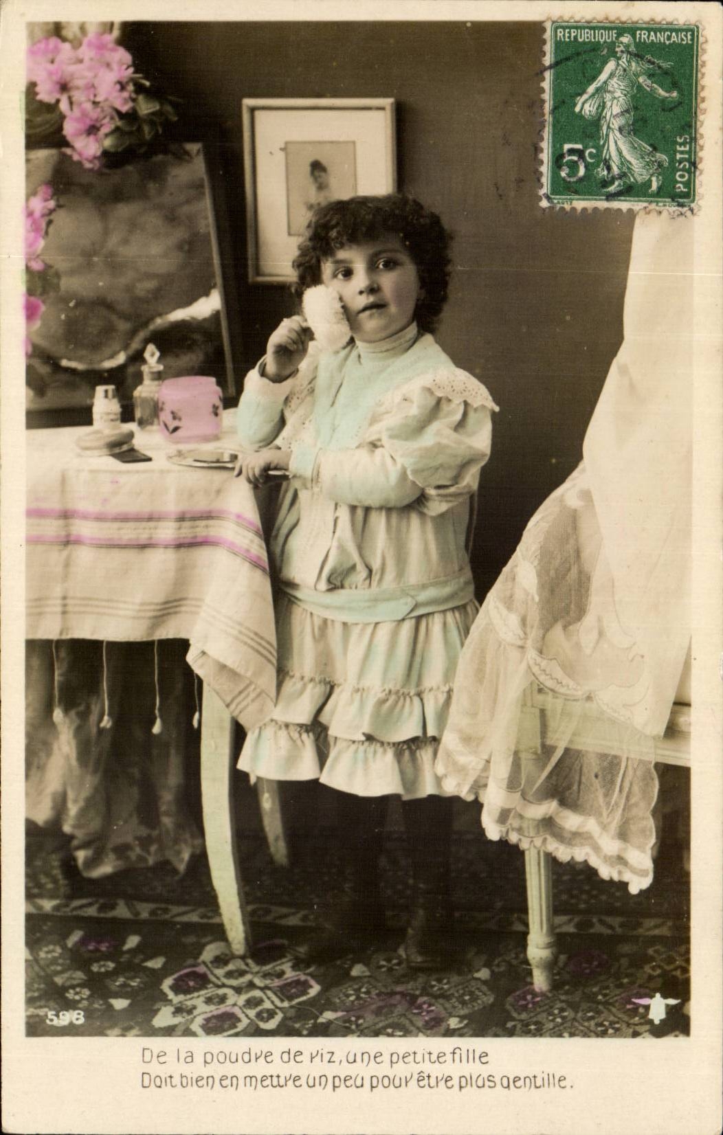 Fantasy - Children - Little girl playing with mama' S toiletries - CPA