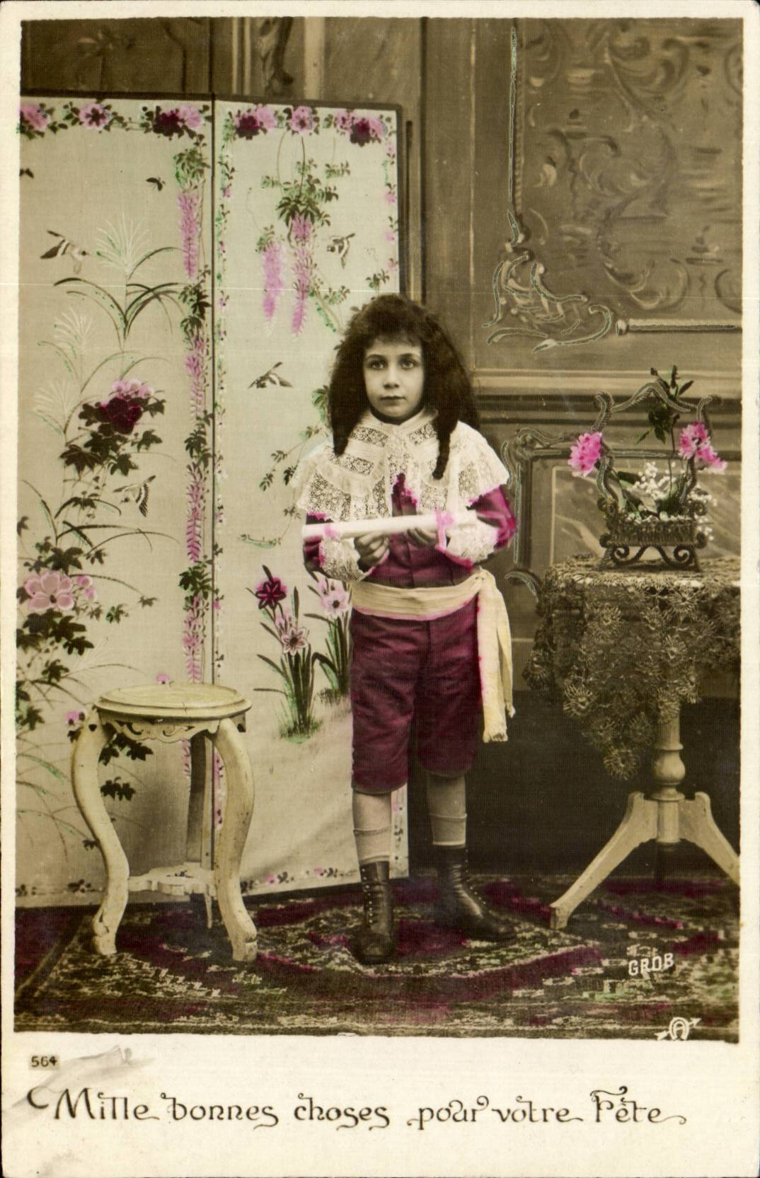 Fantasy - Child - Little Girl in Nice setting - CPA