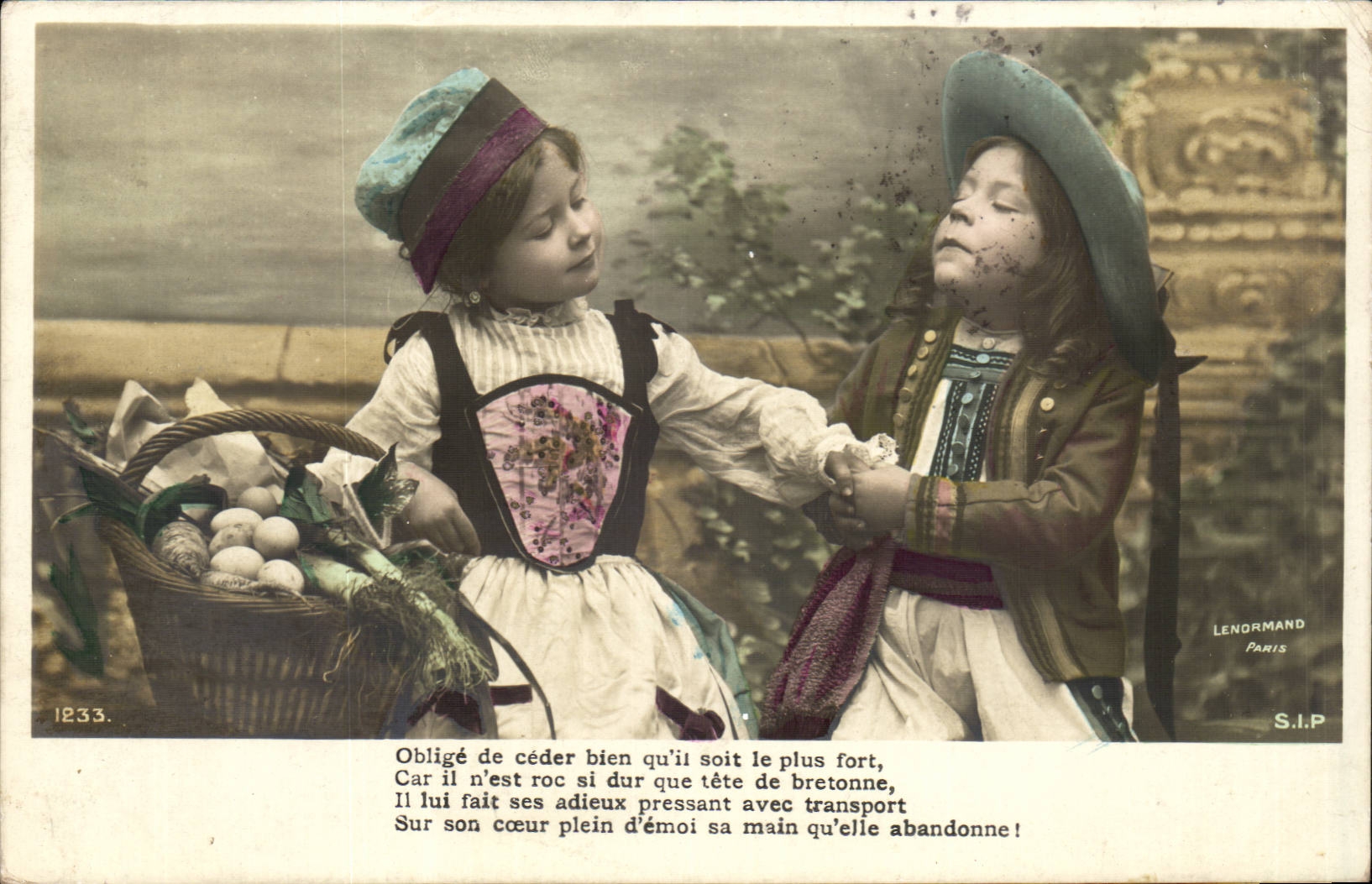 Fantasy - Child - Child with tennis shoe off eggs - CPA