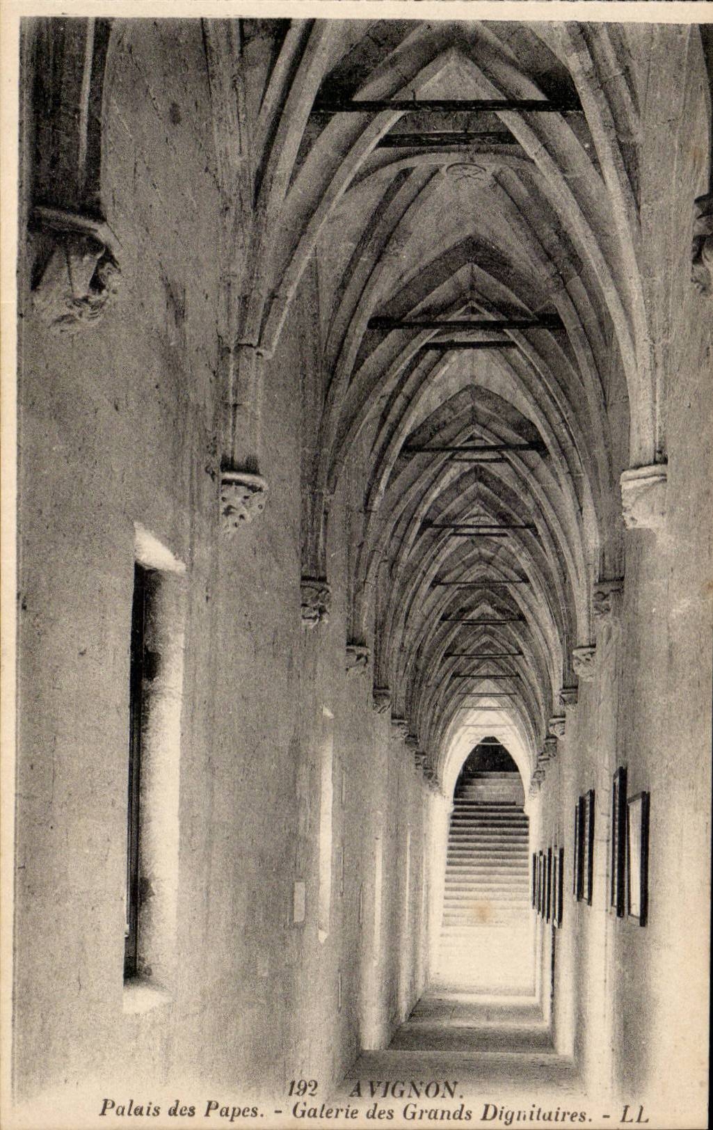 Avignon - Gaumen der Papste - Galerie der Wurdentrager - CPA