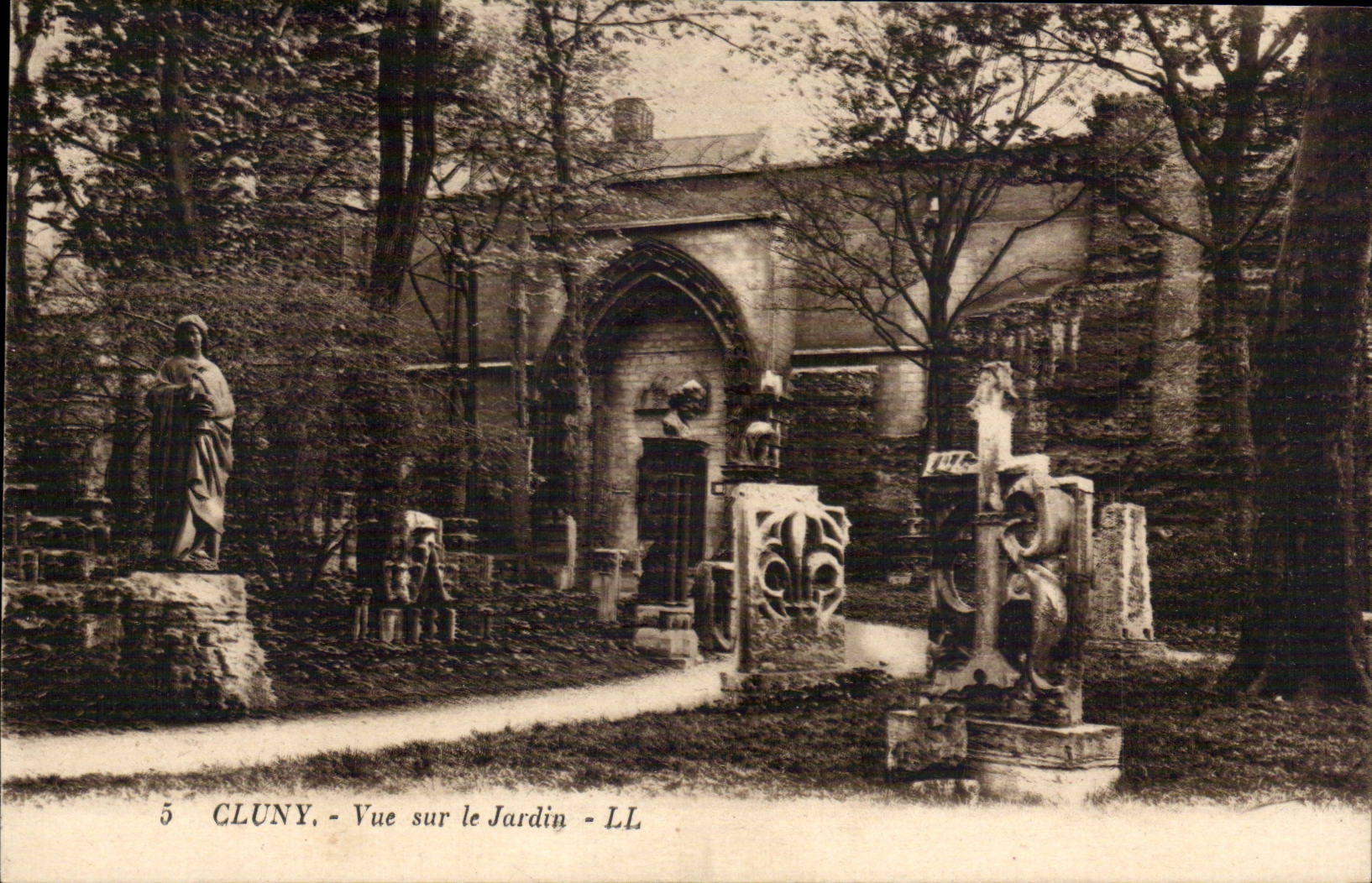 Paris Cluny CPA Seen on the ajrdin