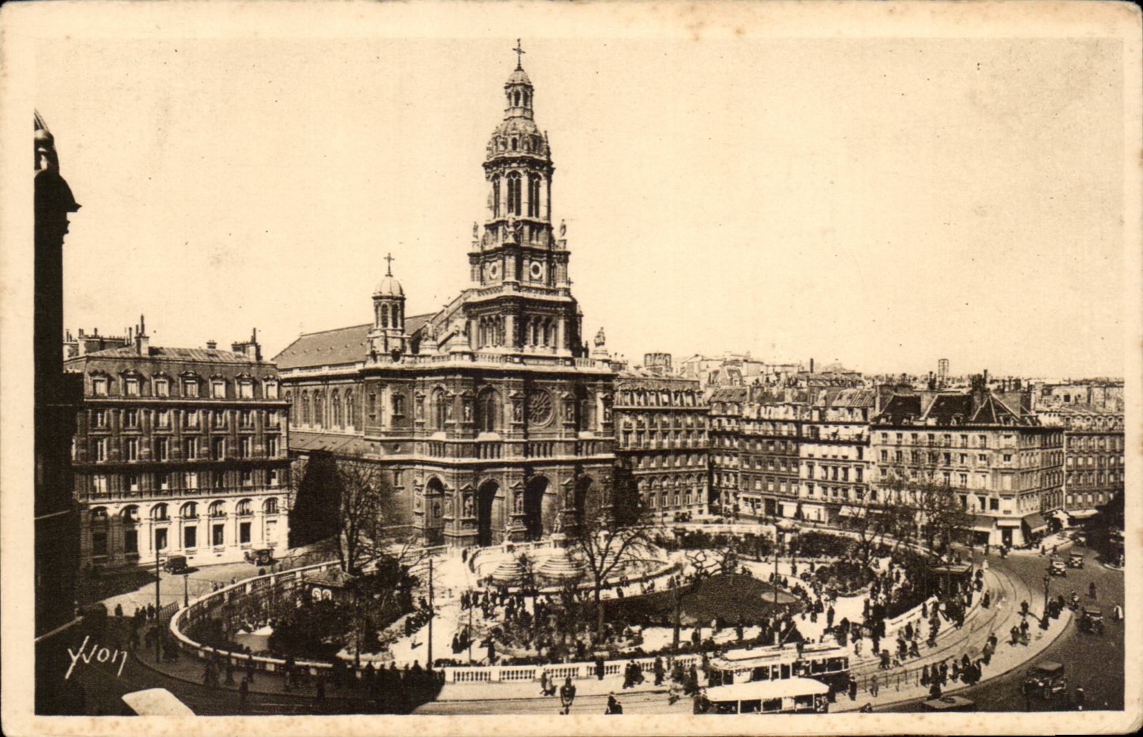 Paris CPA Place et eglise de la TRinite