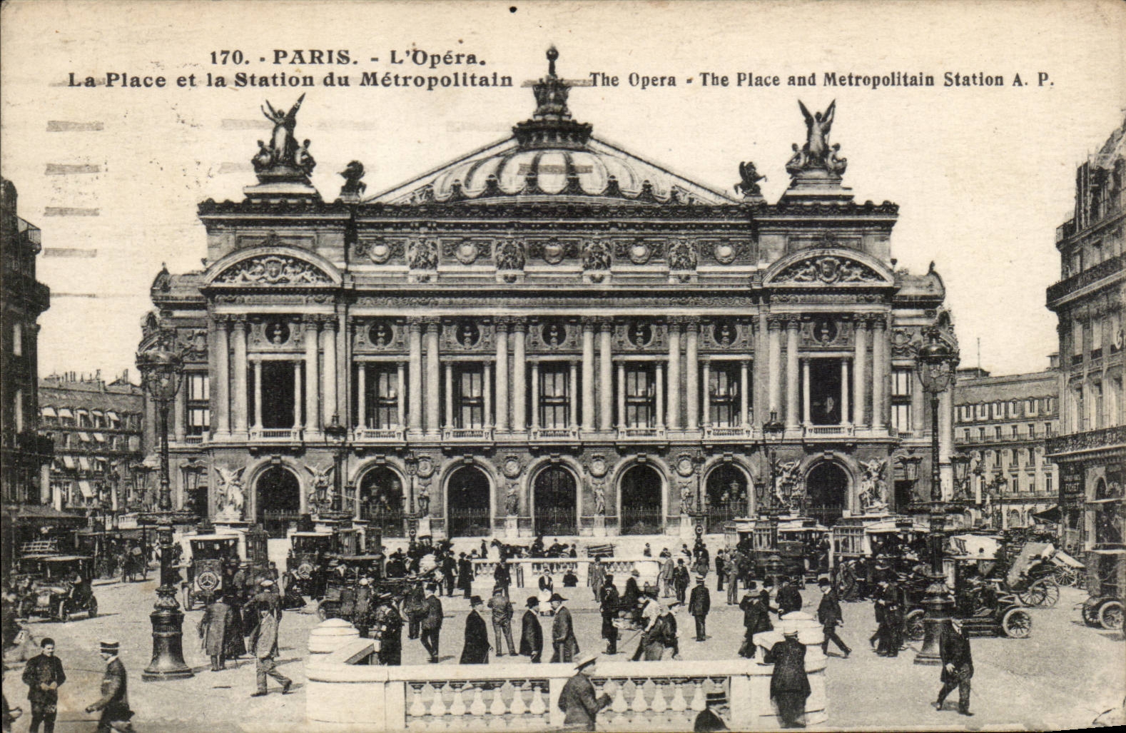 Paris CPA L'opera La place et la station du metropolitain