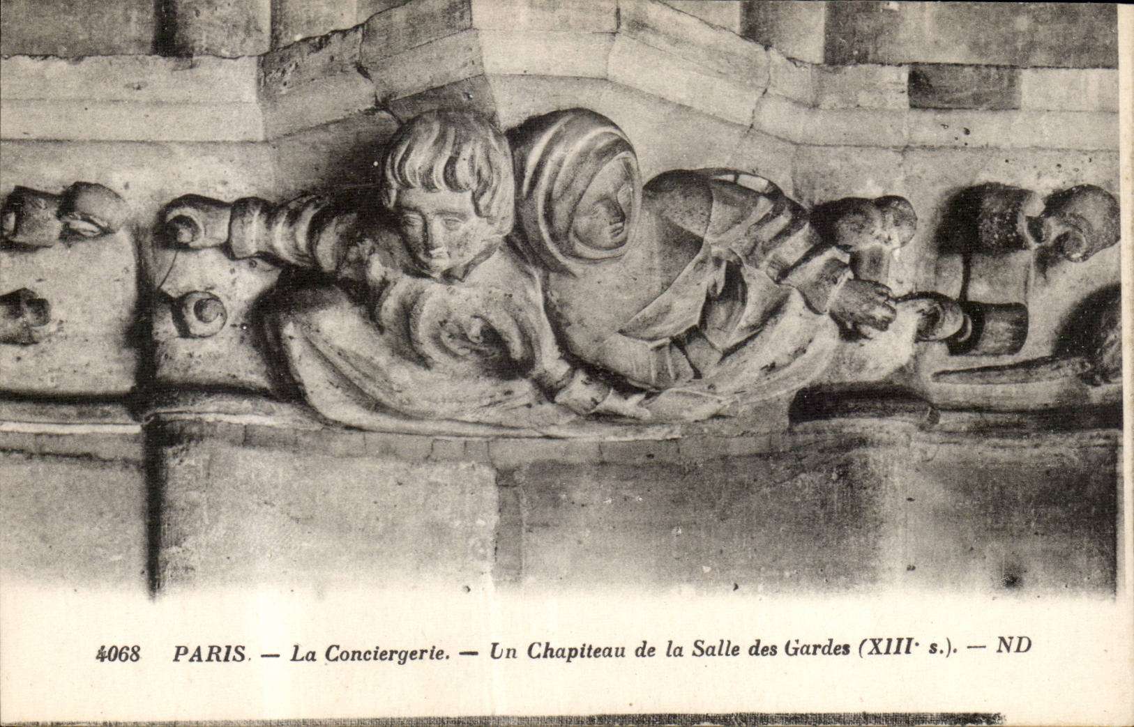 Paris CPA La conciergerie Un chapiteau de la salle des gardes (13eme)