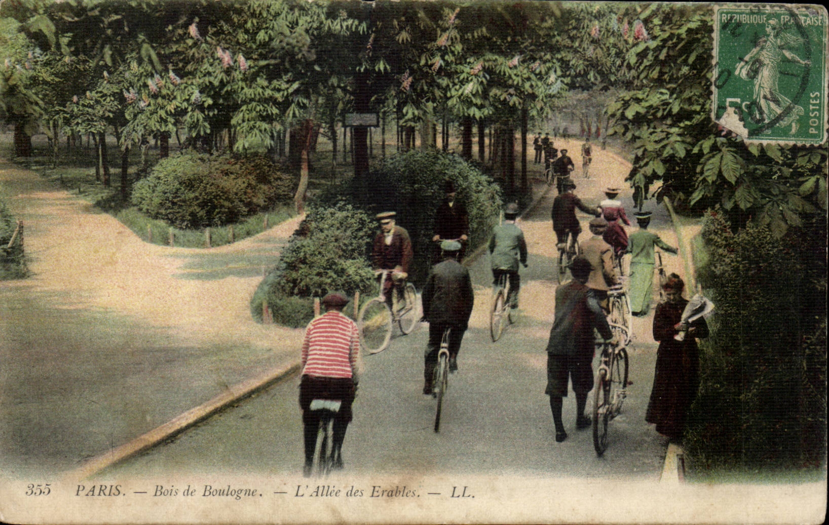 Paris CPA le bois de Boulogne L'allee des erables (velo)