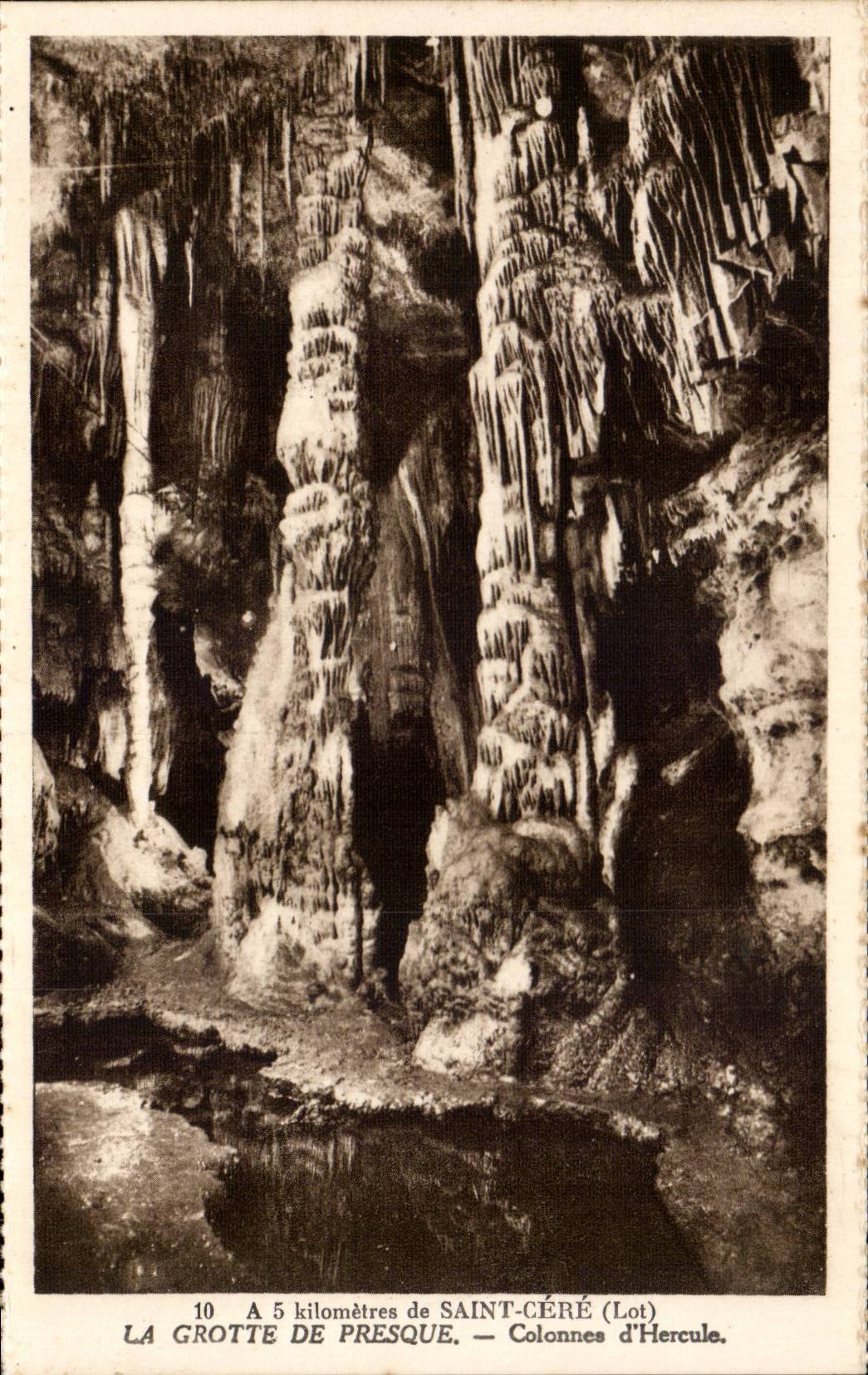 CPA a 5 km de Saint Cere La grotte des presque Colonne d'Hercule