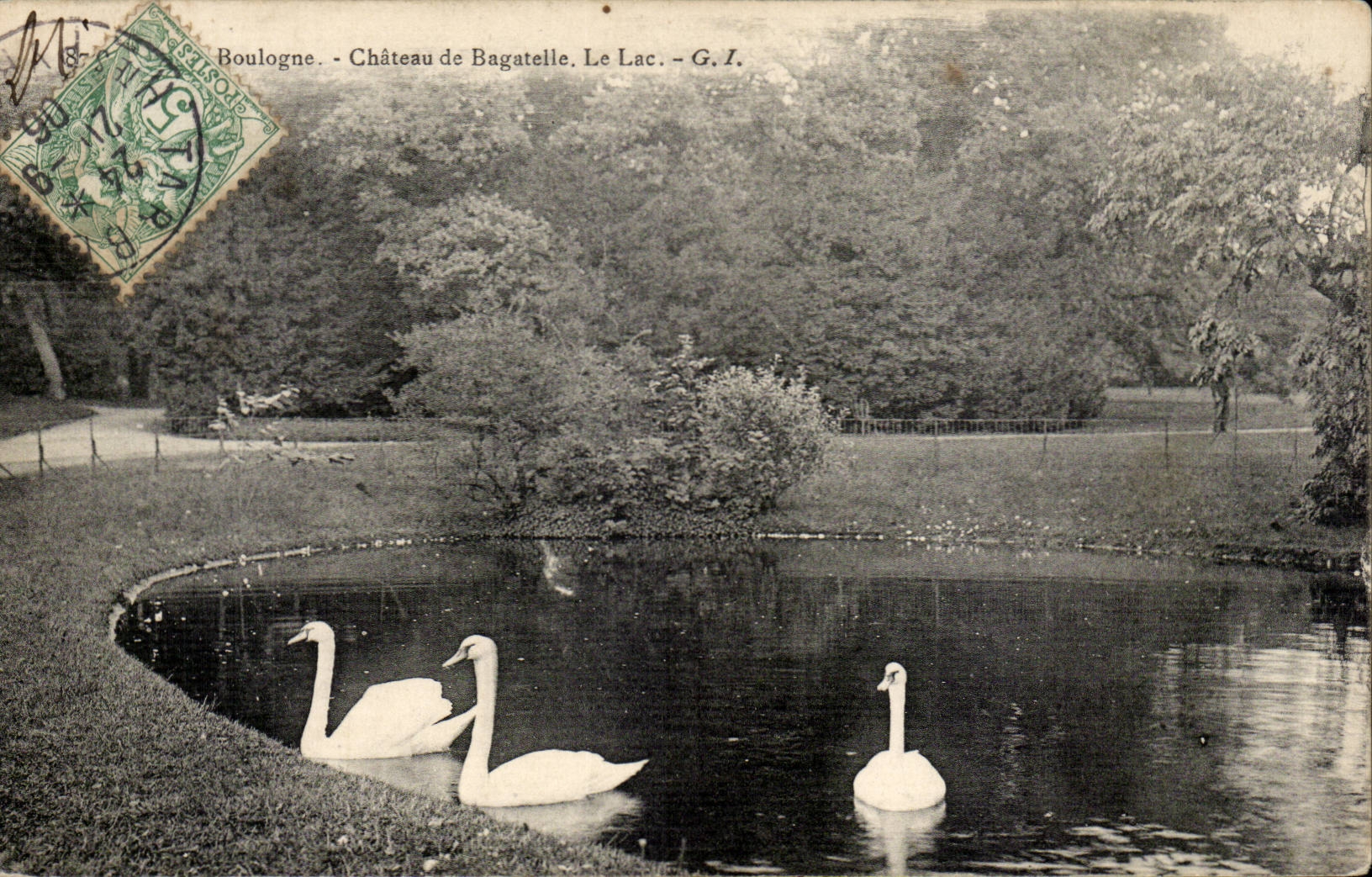Paris CPA Chateau de Bagatelle le lec (cygne swan)