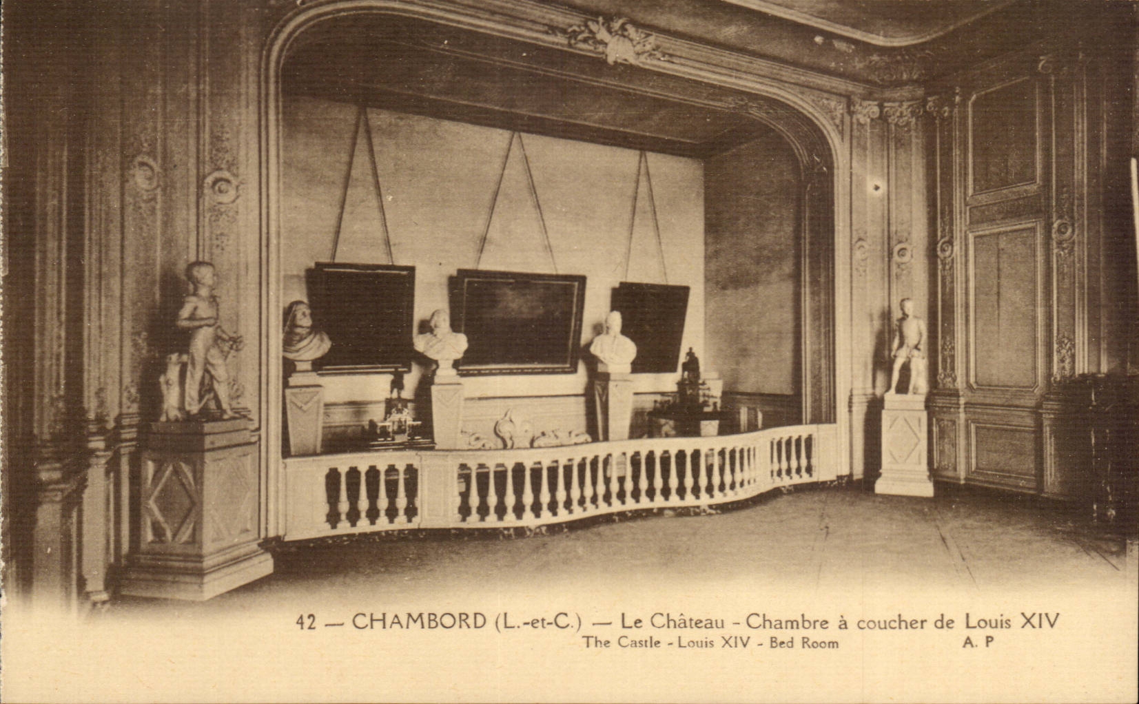 Chambord CPA Le chateau Chambre a coucher de Louis XIV