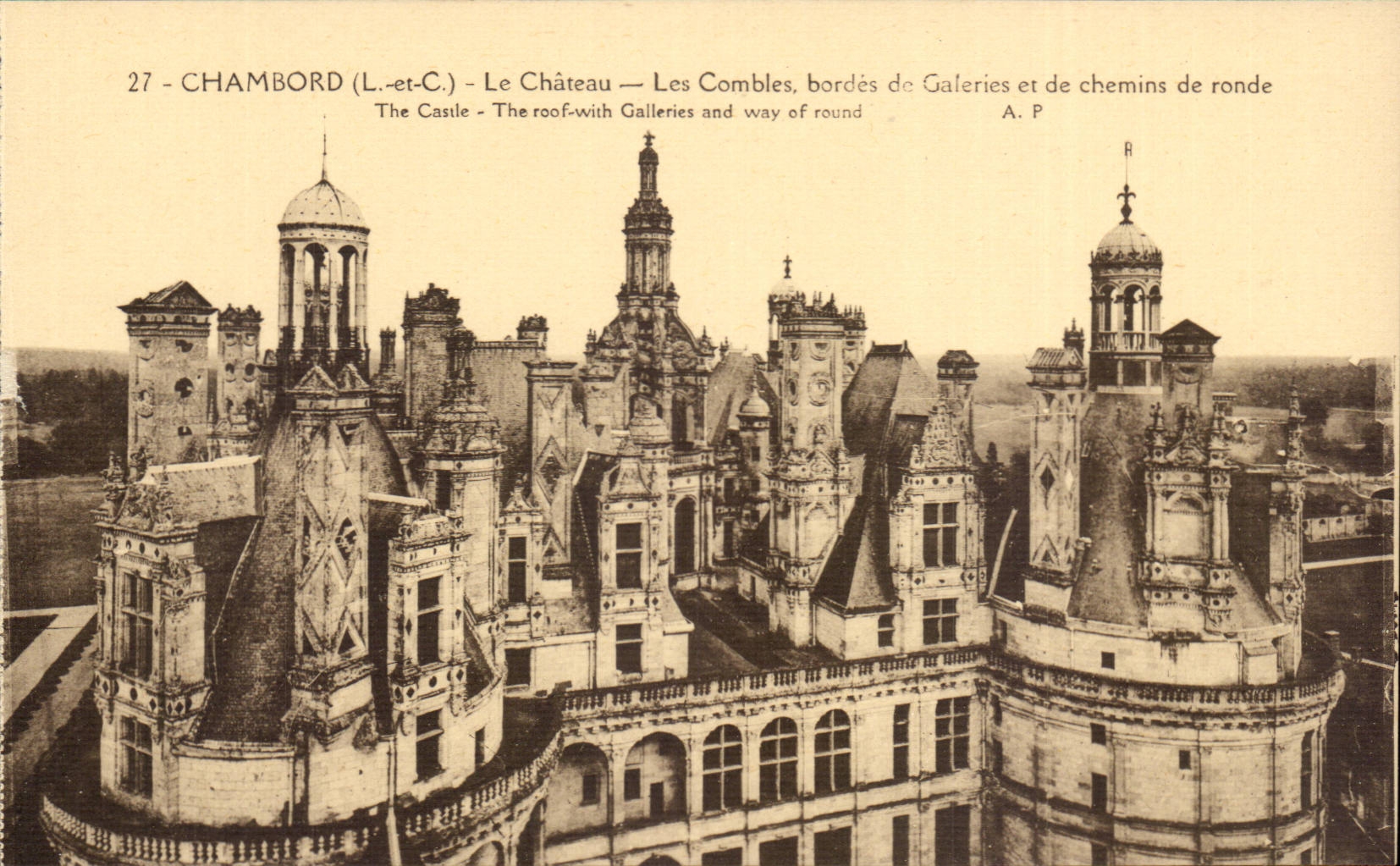 Chambord CPA Le chateau Les combles de galeries et de chemins de ronde