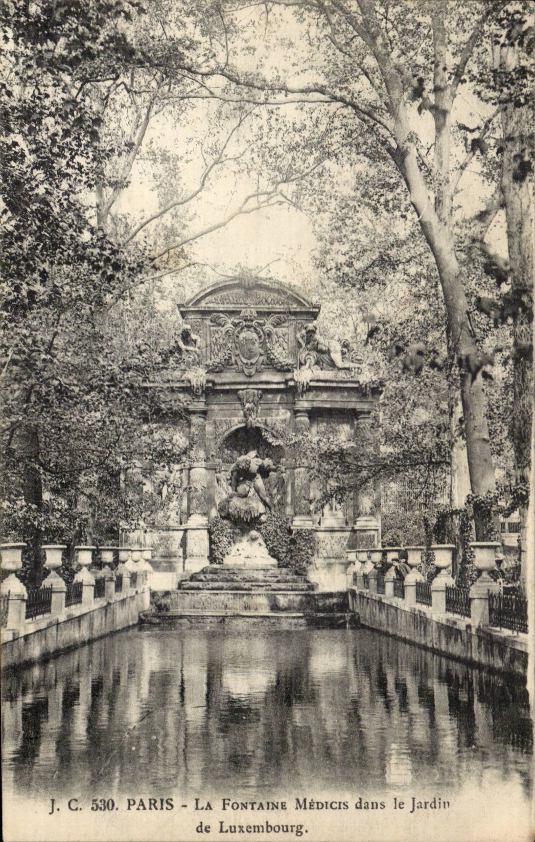 Paris CPA the fountain Medicis Garden of Luxembourg