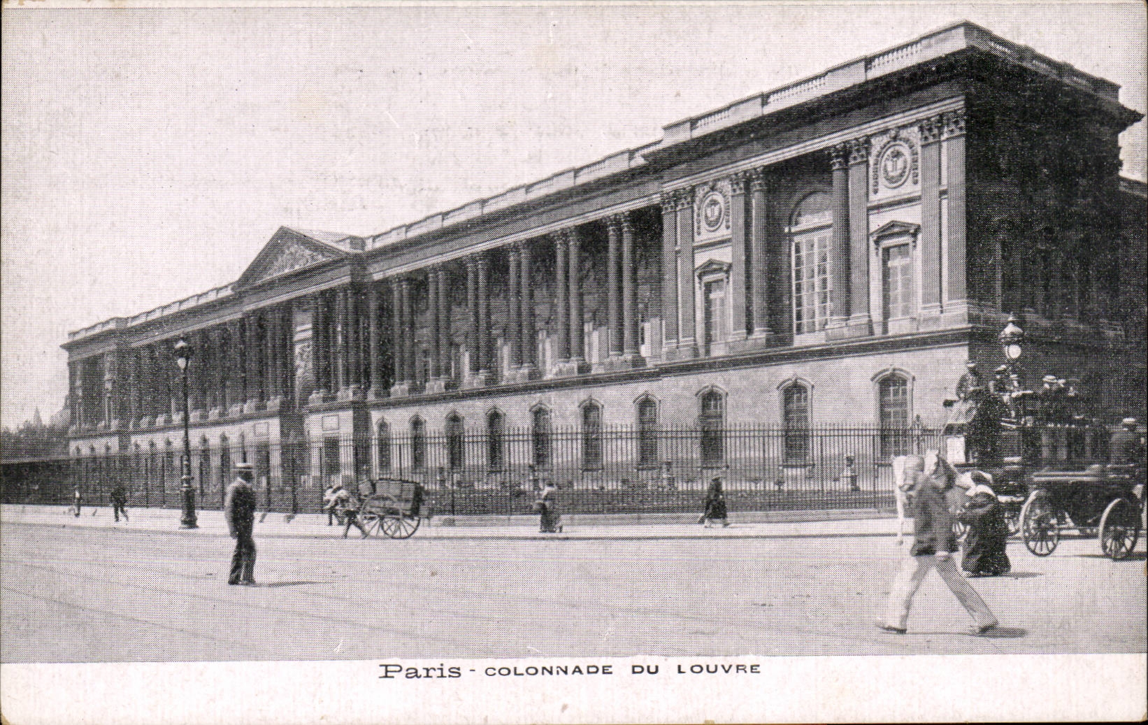 Paris CPA Colonnade du Louvre