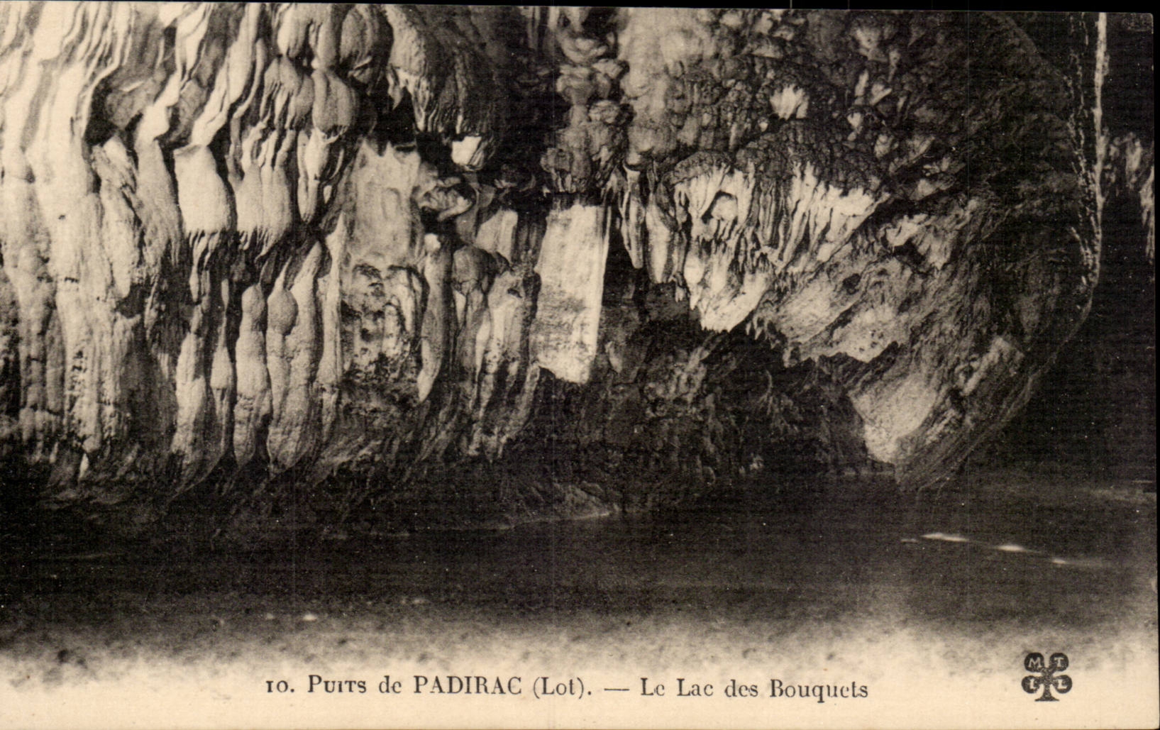 CPA Well of Padirac the lake of the Bouquets