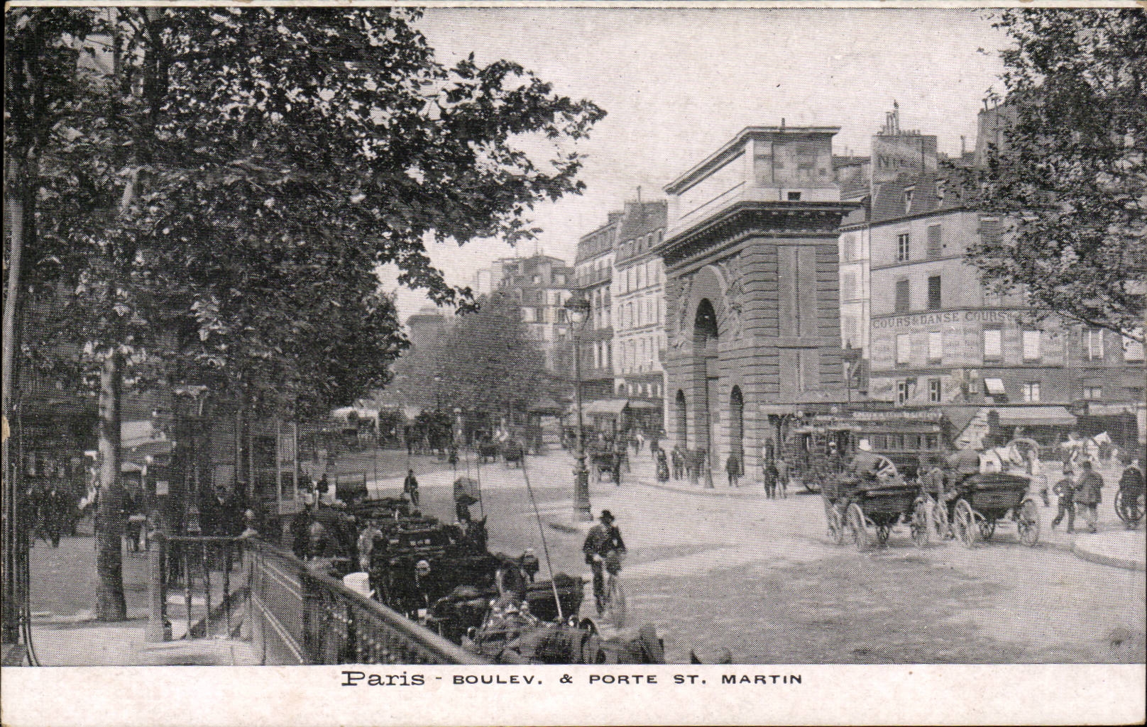 Paris CPA Boulevard and carries St Martin