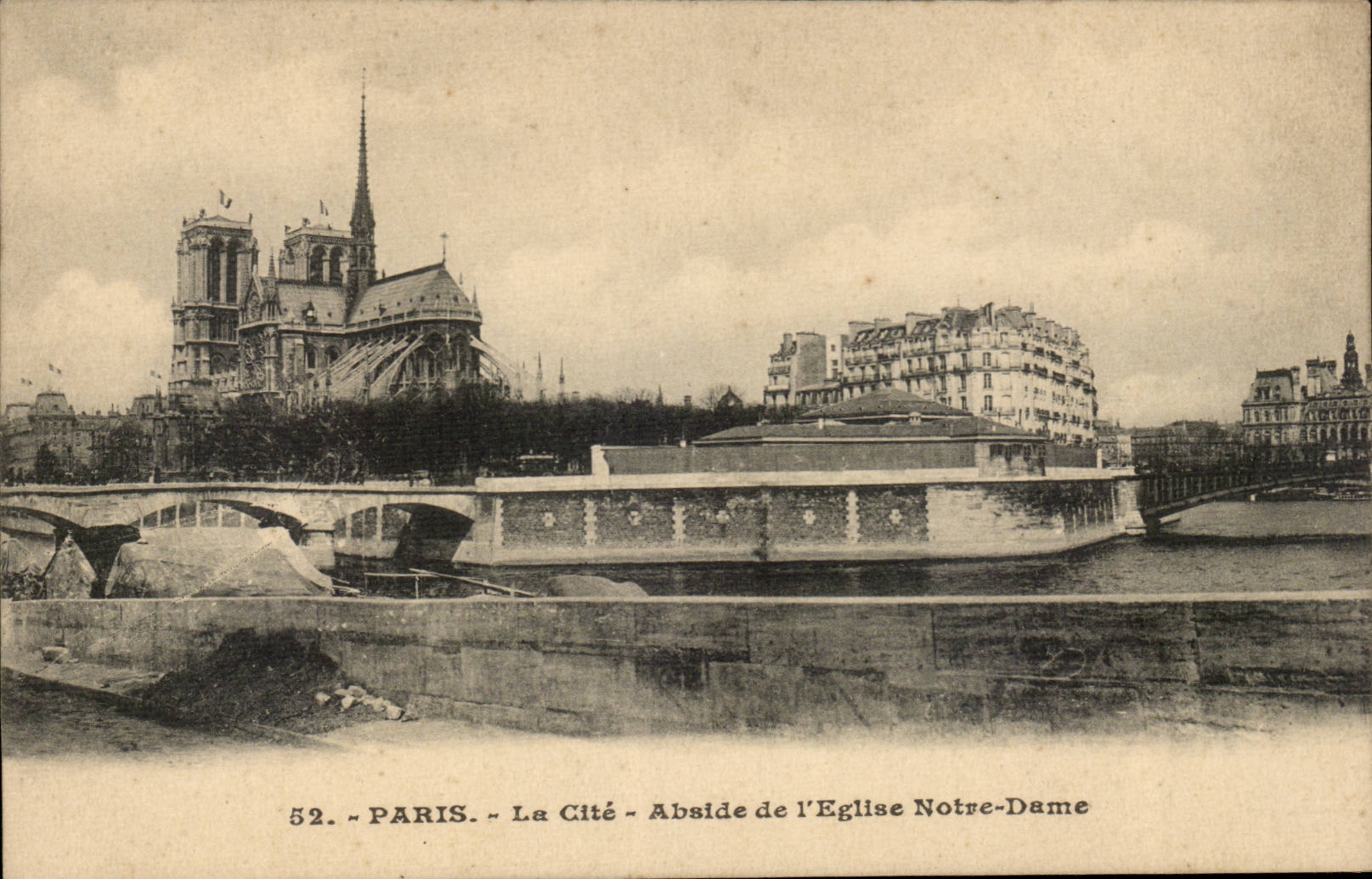 Paris CPA La cite Abside de l'eglise Notre Dame