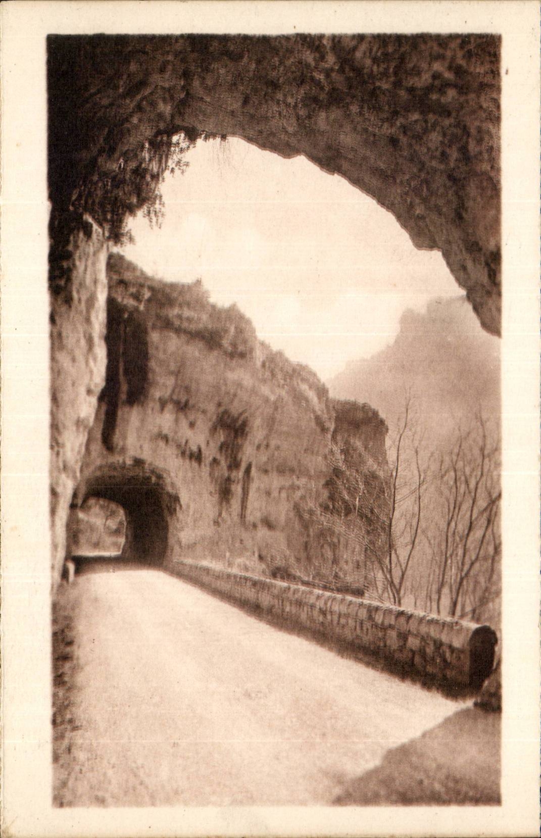 Falle von Tarn CPA legt mit dem Zirkus von Beaumes einen Tunnel an