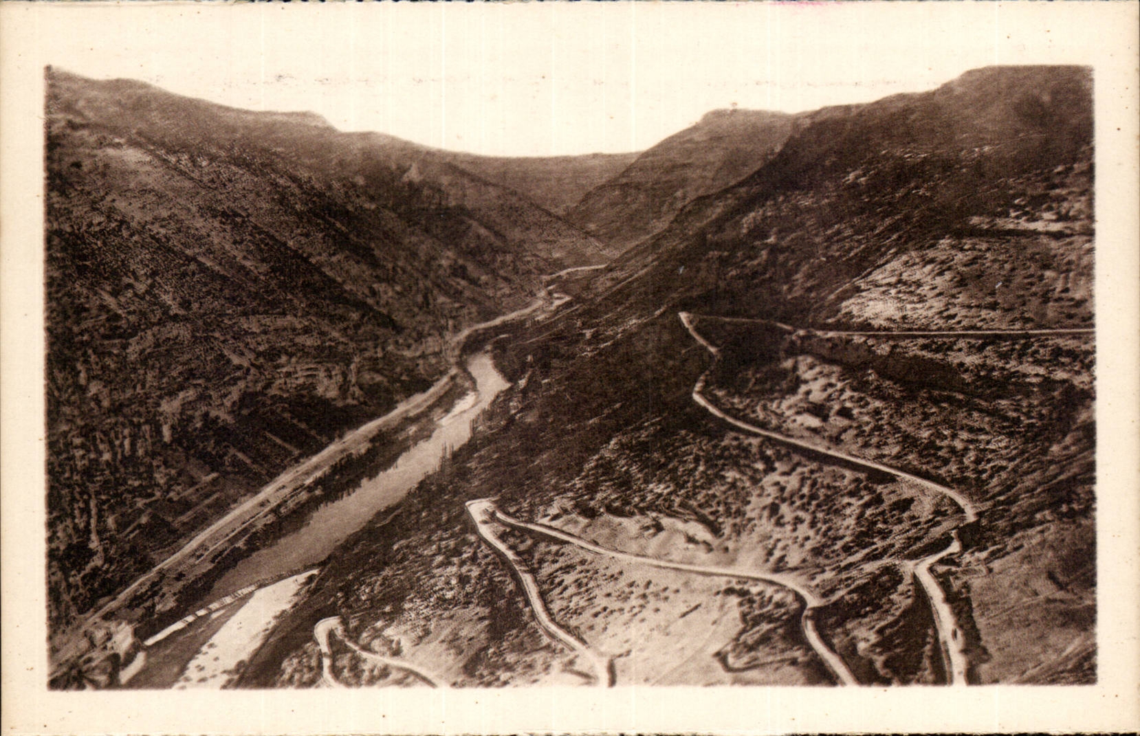 Falle Spitzee der Tarn-CPA der defektesten Strasse des Mejean Causse in Malene der Strassen von Causses